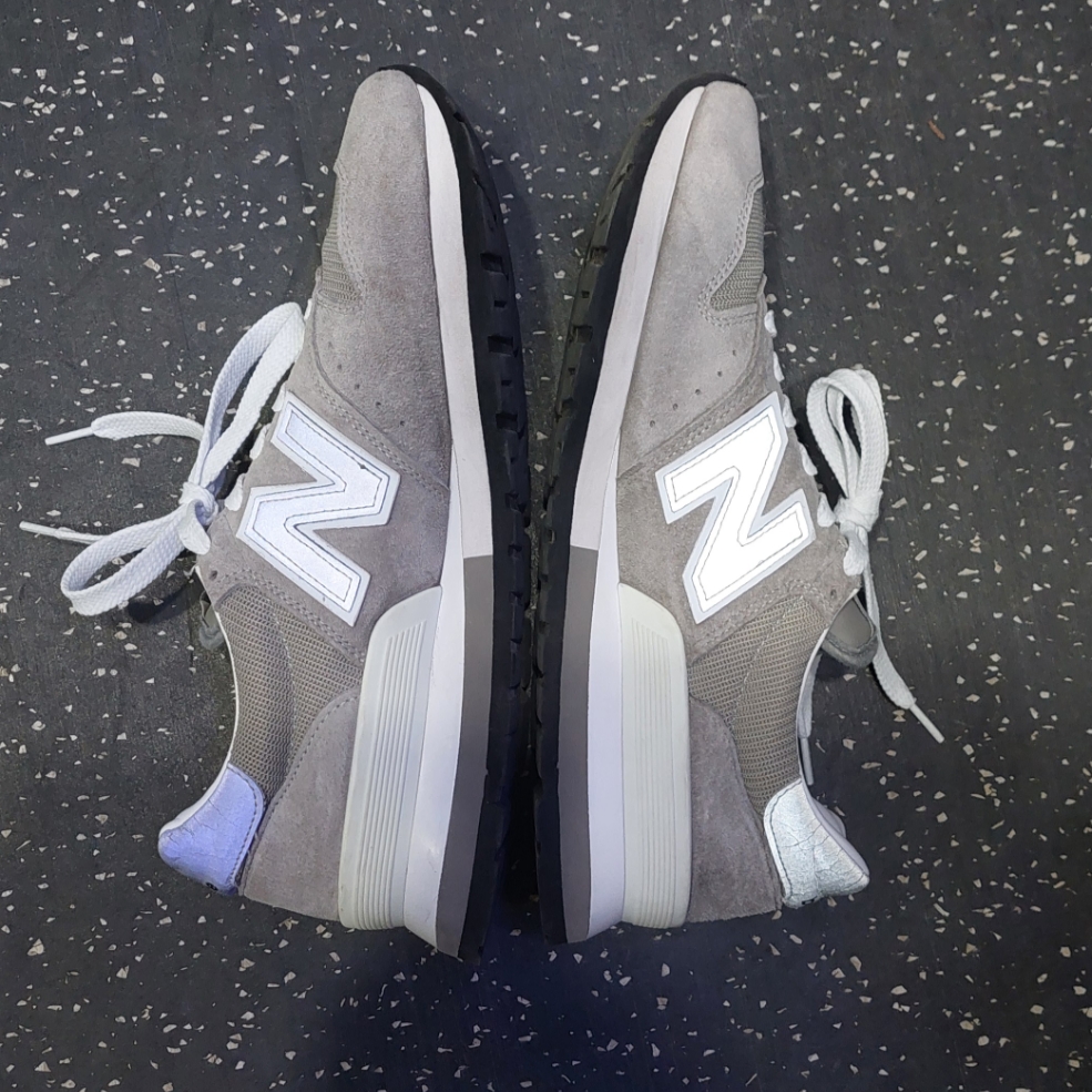 New Balance 995 Made in USA Grey Silver 착용 스타일 - 1