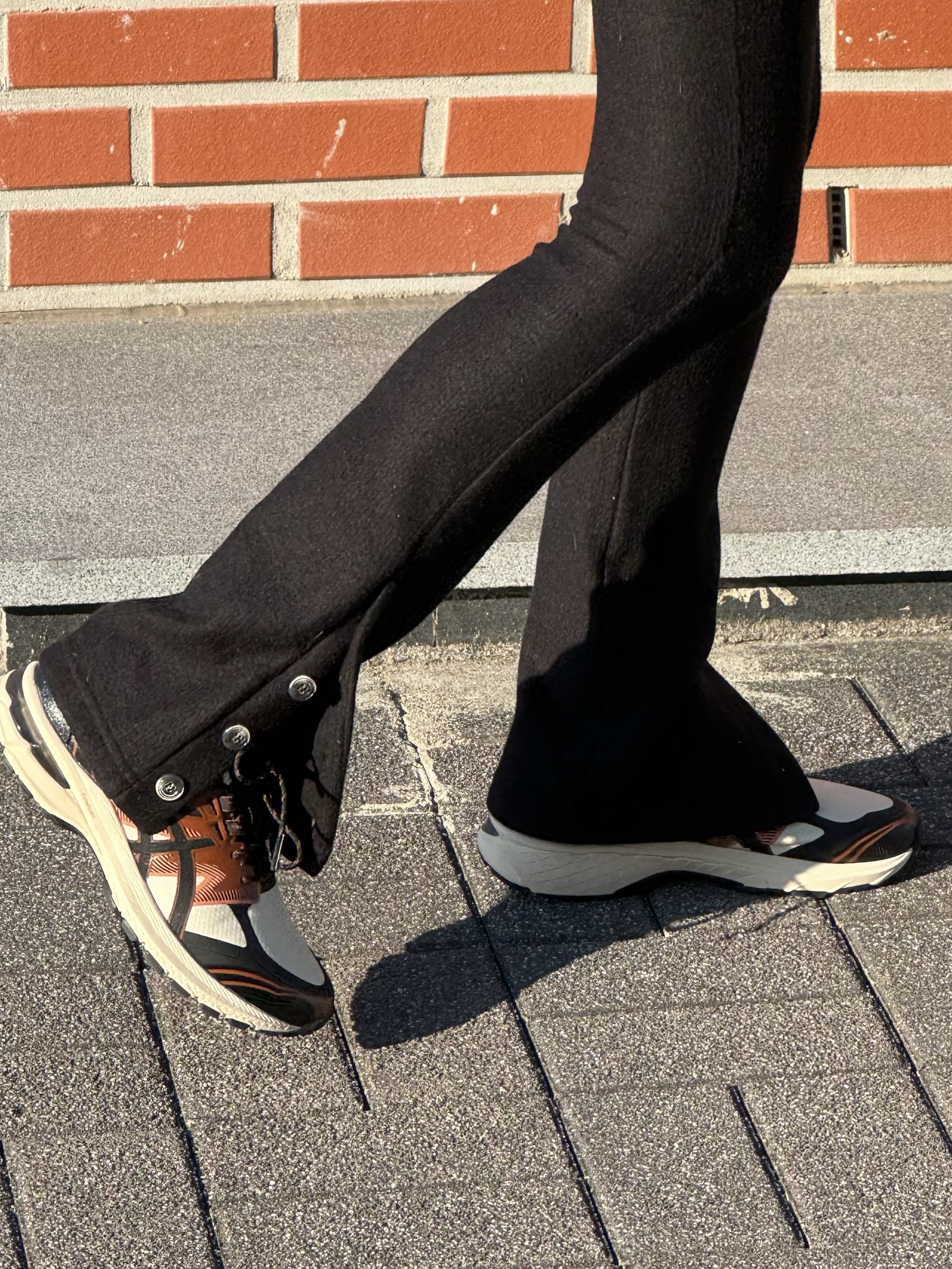 Asics Gel-Terrain Vanilla Black, Yeezy Gap Engineered By Balenciaga Dove Long Sleeve T-Shirt Black 착용 스타일 - 4