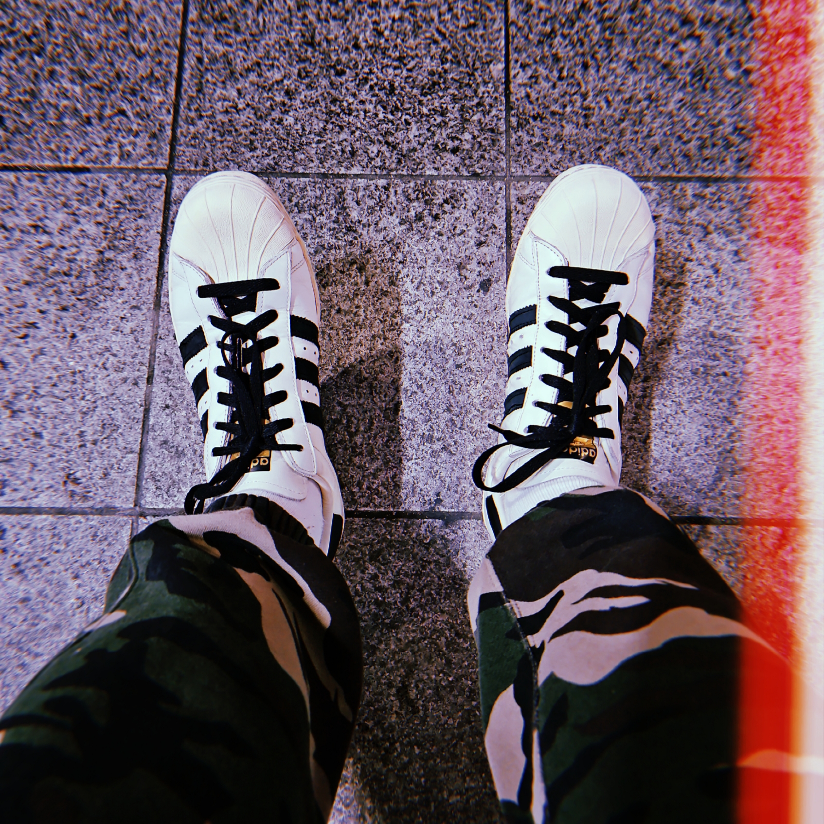 Adidas Superstar 80s Deluxe Vintage White Black 착용 스타일 - 1