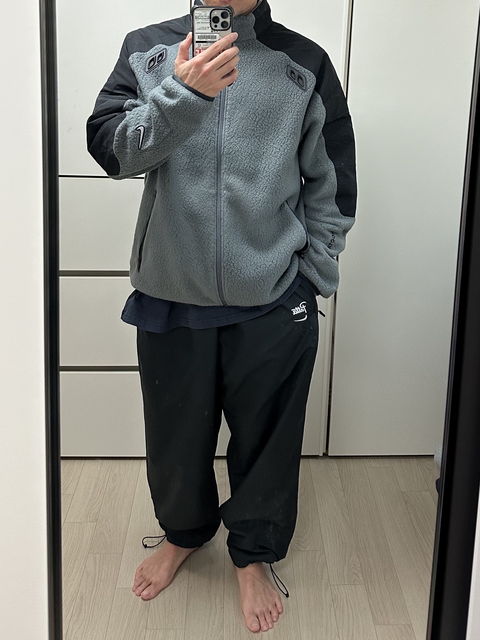 Nike x Drake Nocta 8K Peaks Track Jacket Iron Grey (DV3635-068), Nike x Drake Nocta 8K Peaks Long Sleeve Mock Dark Obsidian (FQ6556-451) 착용 스타일