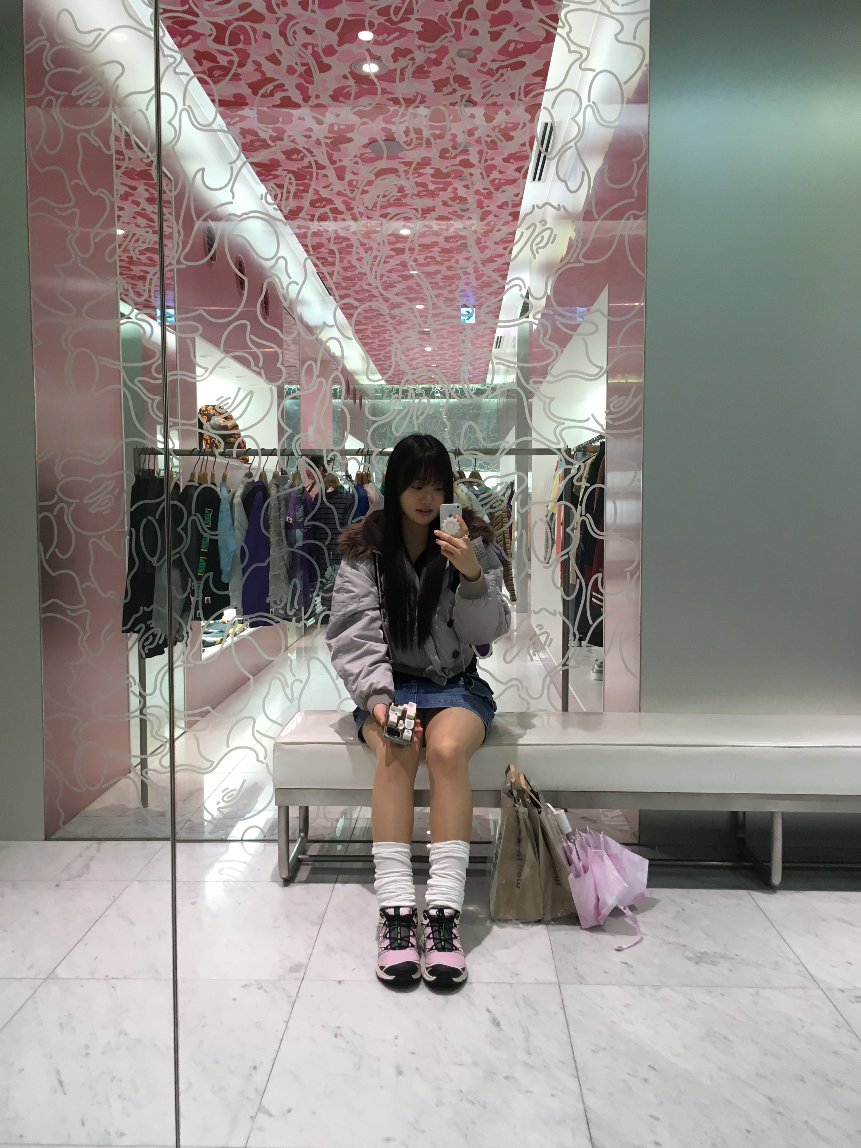 Salomon x Sandy Liang XT-6 Expanse Cradle Pink, (W) Glowny Isa Asymmetrical Knit Top Black 착용 스타일