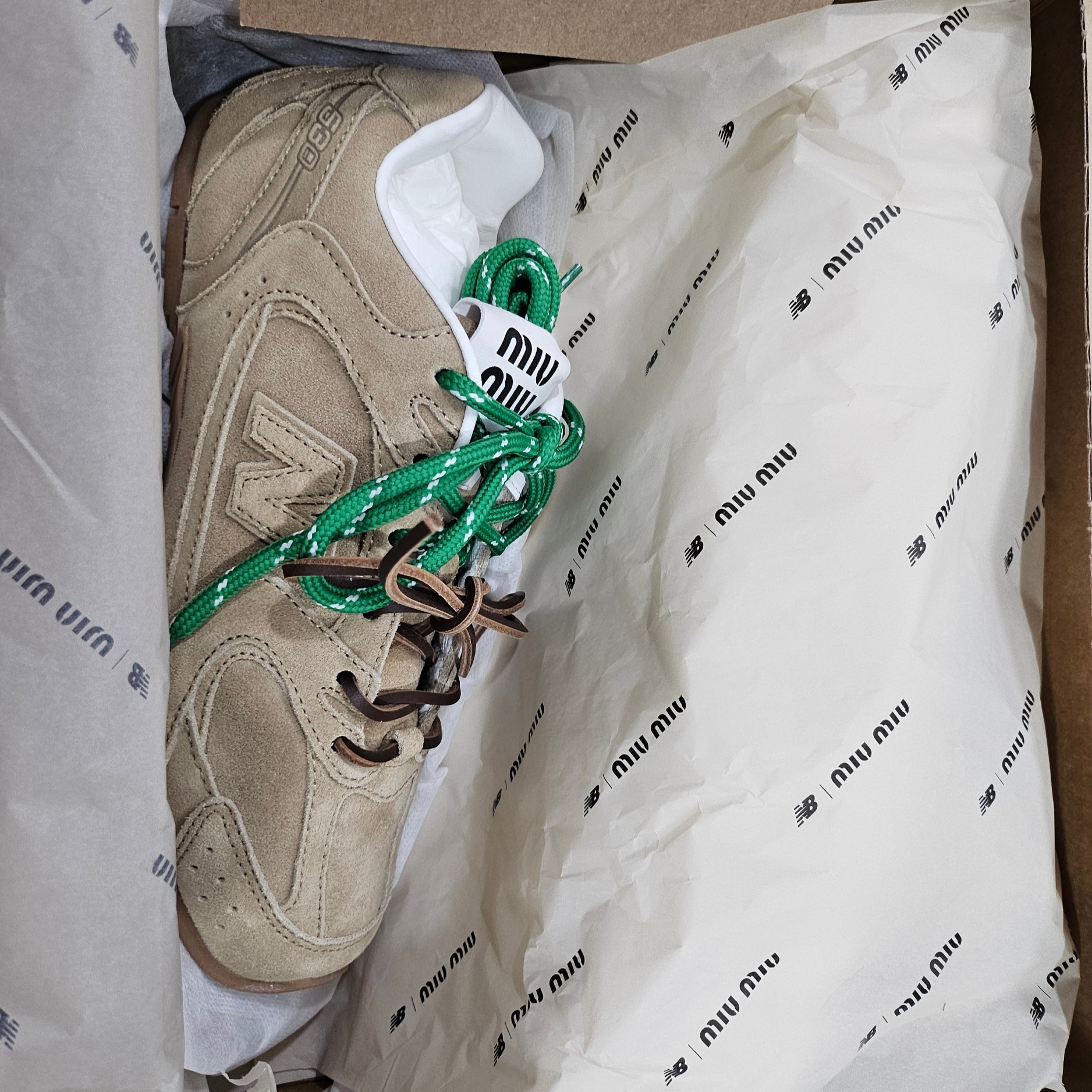 (W) New Balance x Miu Miu 530 Suede Mesh Sneakers Ecru 착용 스타일