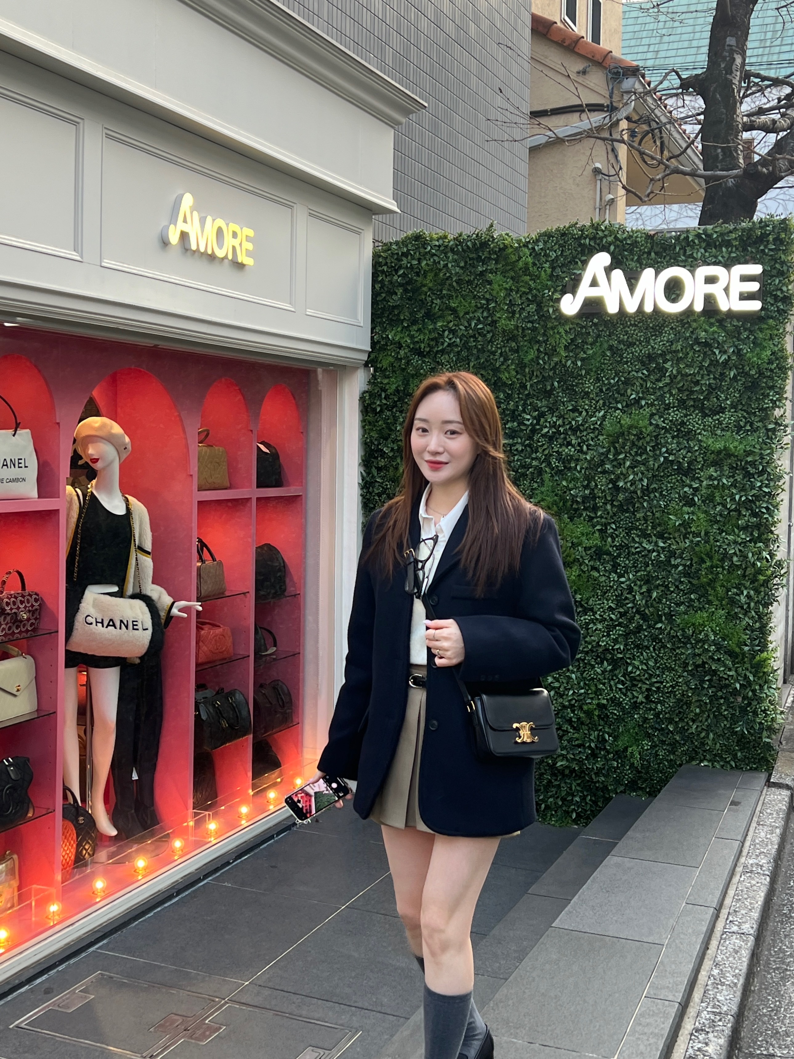 Celine Teen Triomphe Bag in Shiny Calfskin Black, (W) Hermes Paris Loafers Goatskin & Rose Gold Noir 착용 스타일 - 3