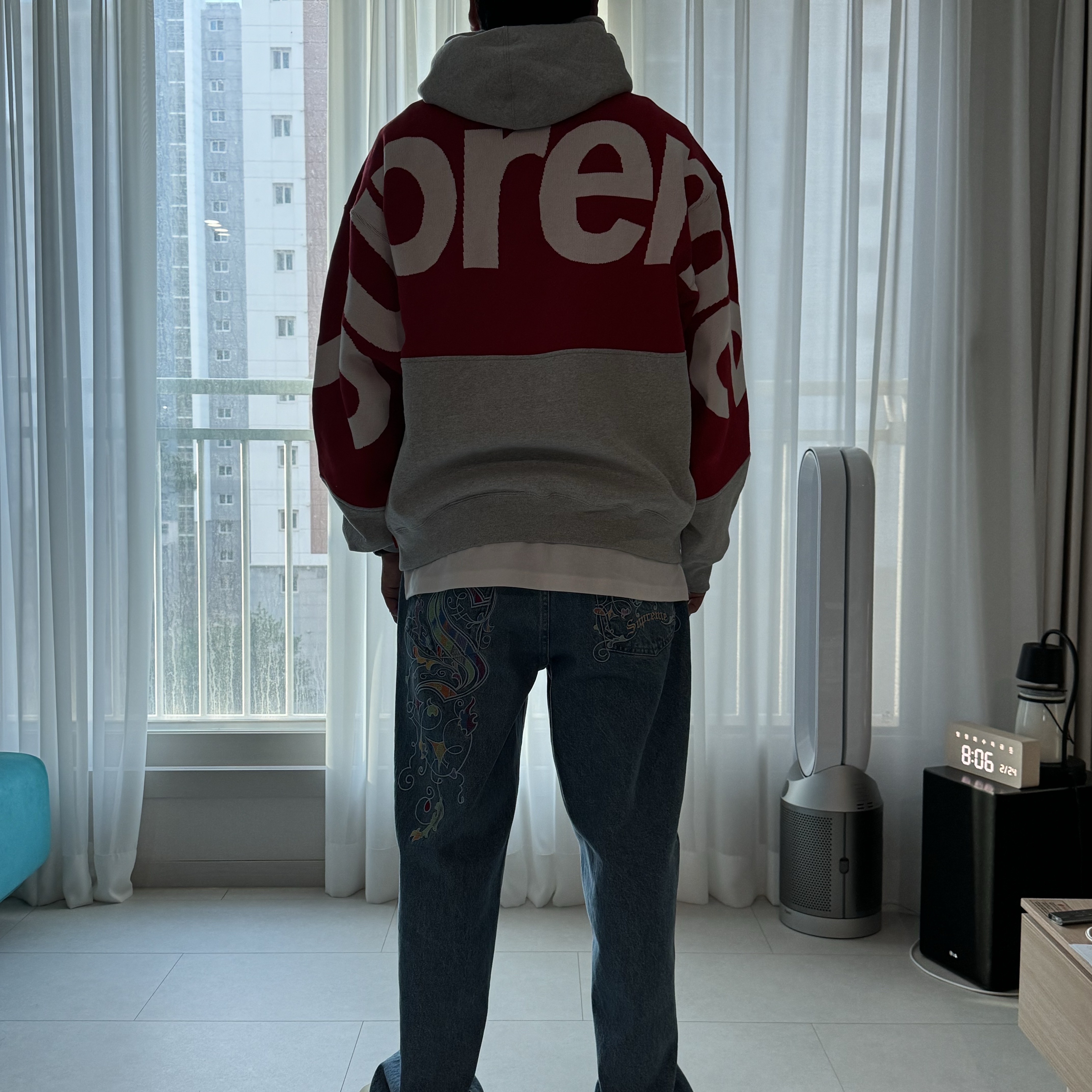 Supreme Big Logo Jacquard Hooded Sweatshirt Heather Grey - 23FW, Supreme x Coogi Baggy Jean Blue - 23SS 착용 스타일