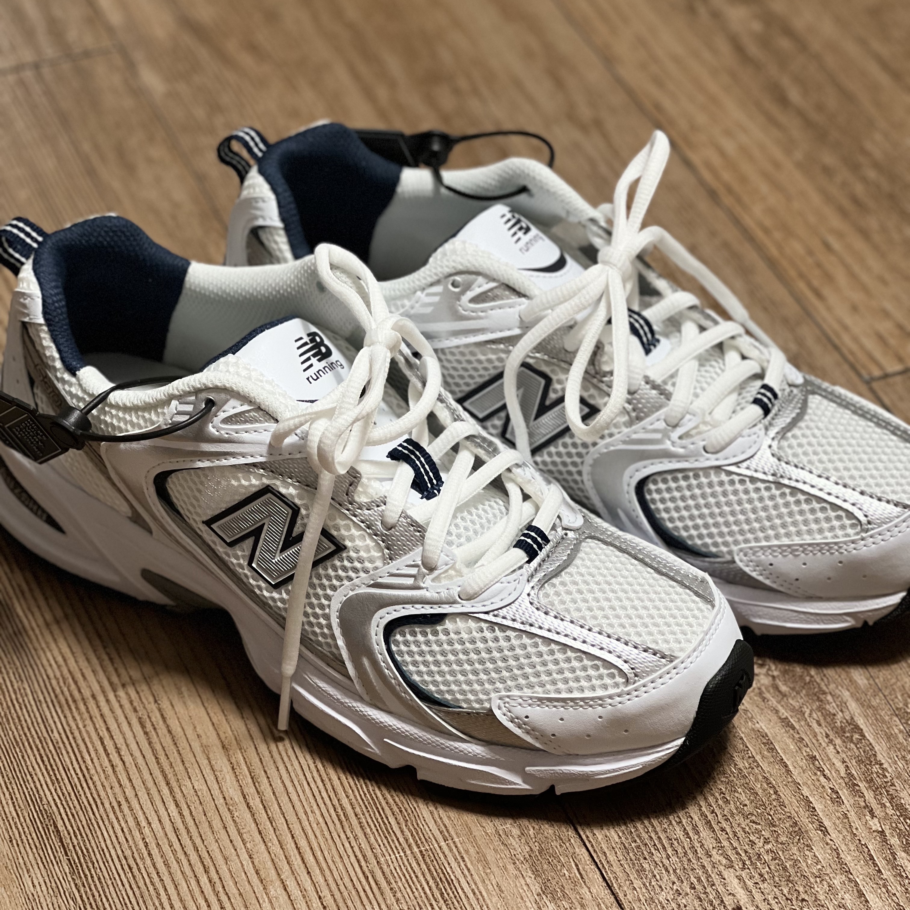 New Balance 530 White 착용 스타일