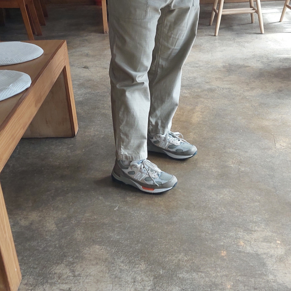 New Balance x WTAPS 992 Made in USA Olive 착용 스타일 - 1