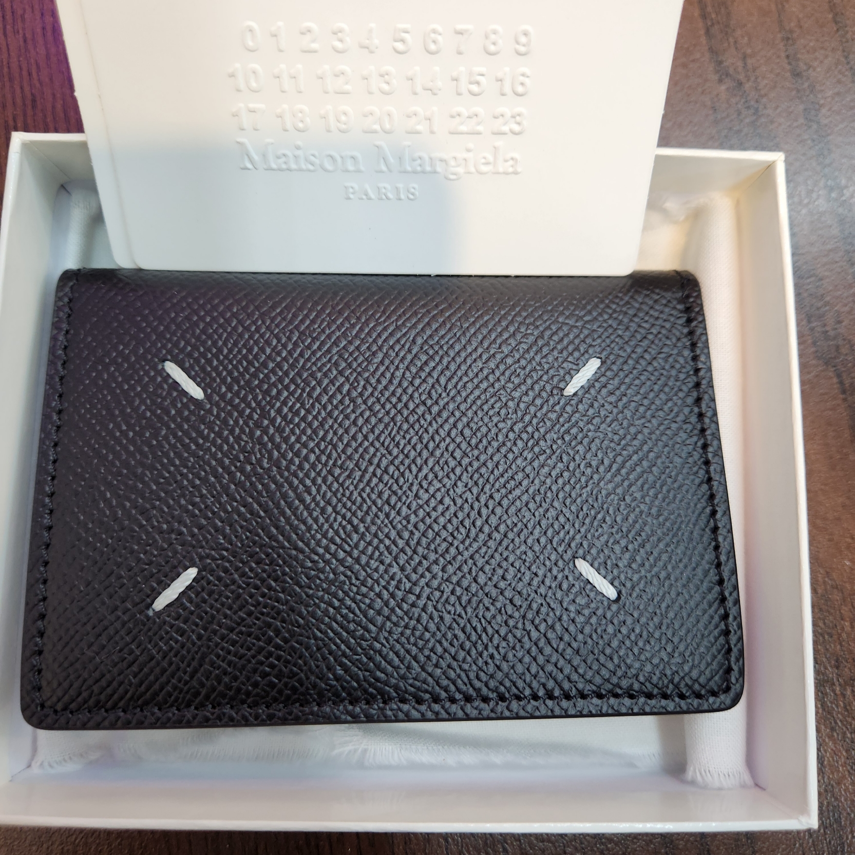 Maison Margiela Leather Bi-Fold Card Holder Black 착용 스타일 - 1