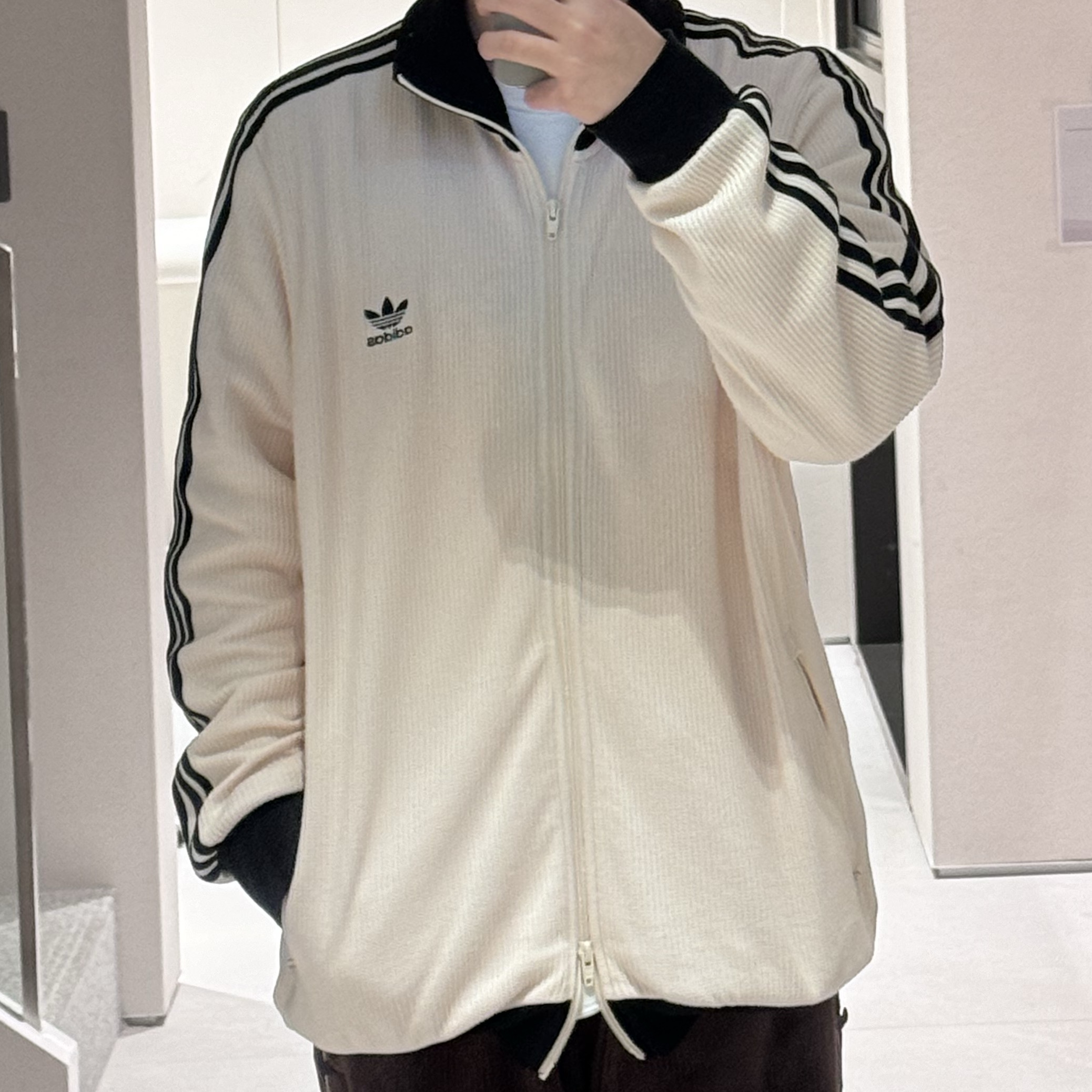 Adidas Adicolor Classic Waffle Beckenbauer Track Jacket Wonder White - US Sizing, Adidas Adicolor Classic Waffle Beckenbauer Track Jacket Wonder White - KR Sizing 착용 스타일