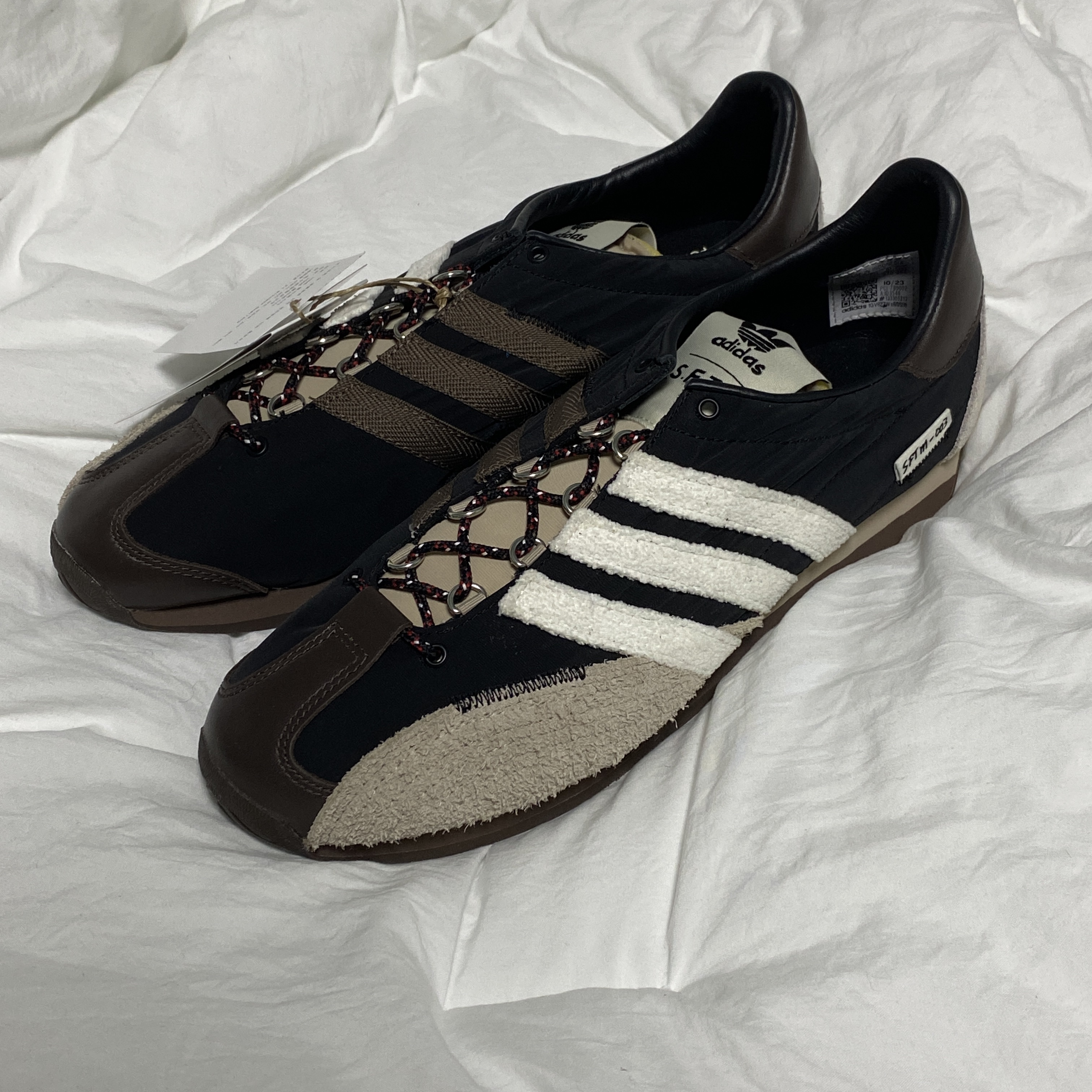Adidas x Song for the Mute Country OG Core Black Core White 착용 스타일 - 3