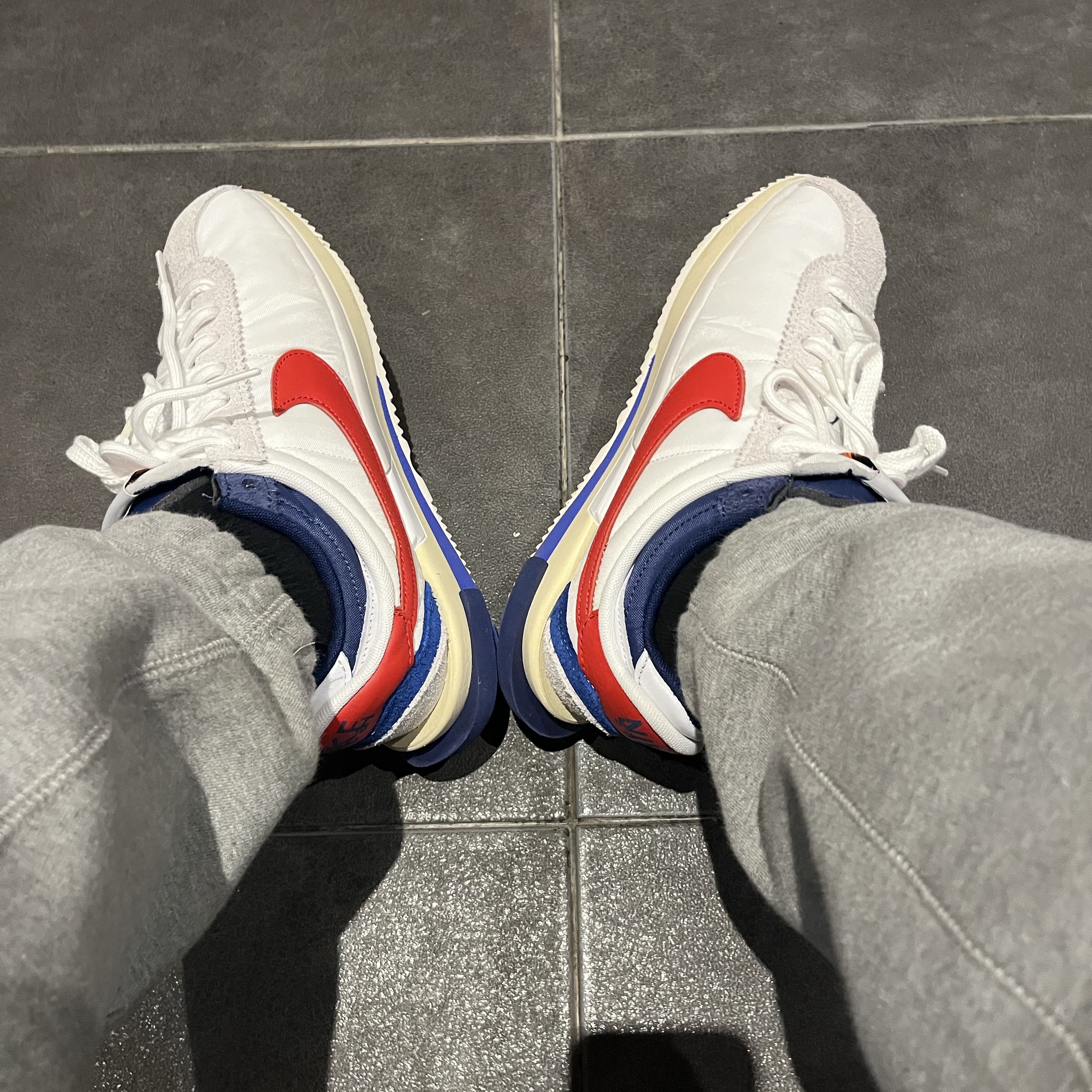 Nike x Sacai Zoom Cortez SP White and University Red 착용 스타일
