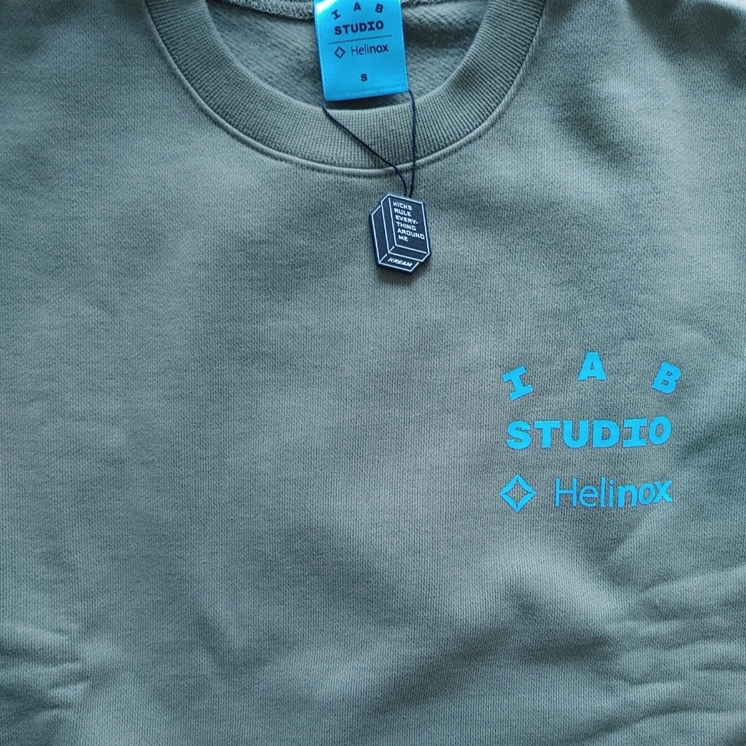 IAB Studio x Helinox Sweatshirt Leaf Green 착용 스타일