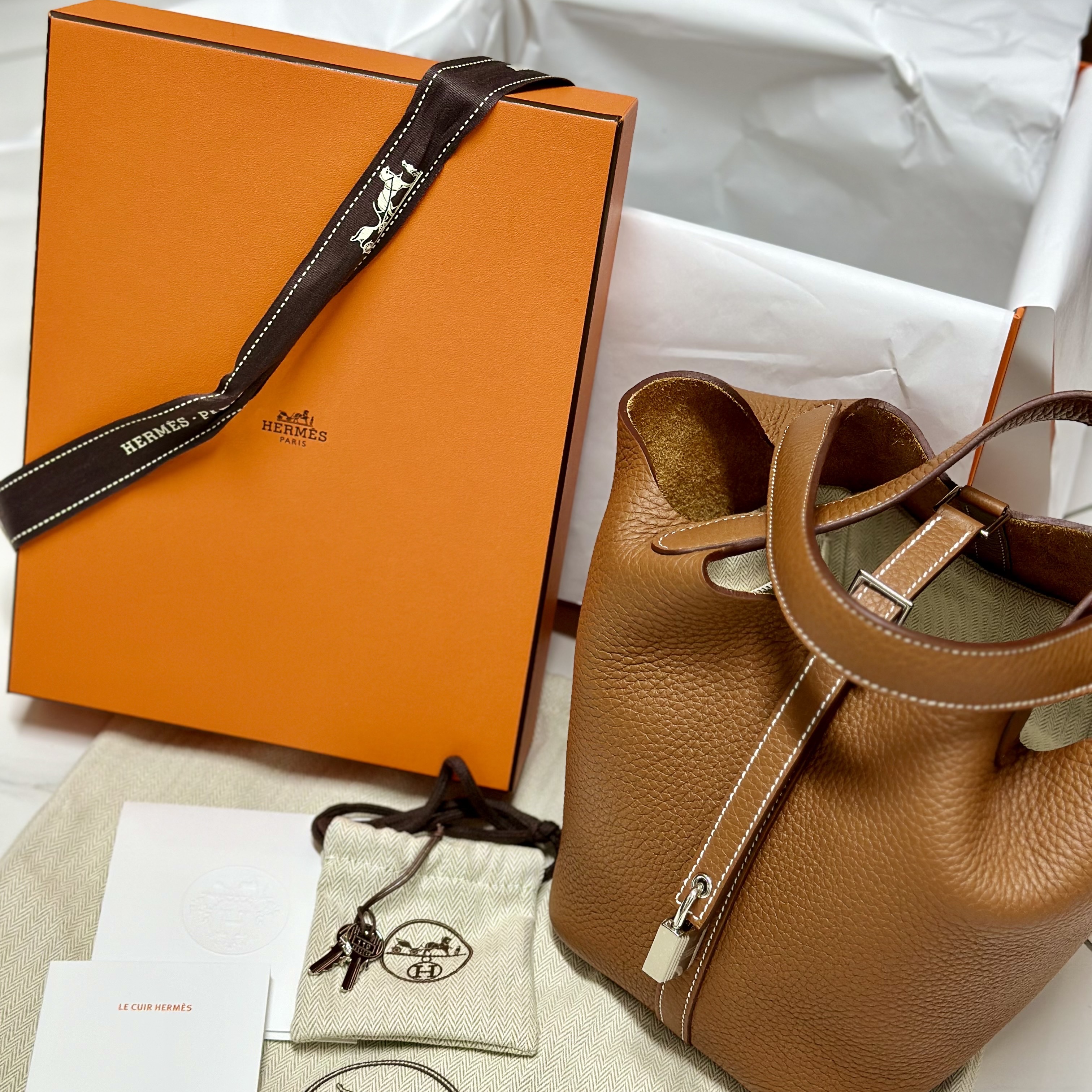 Hermes Picotin Lock 18 Bag Clemence & Palladium Gold 착용 스타일
