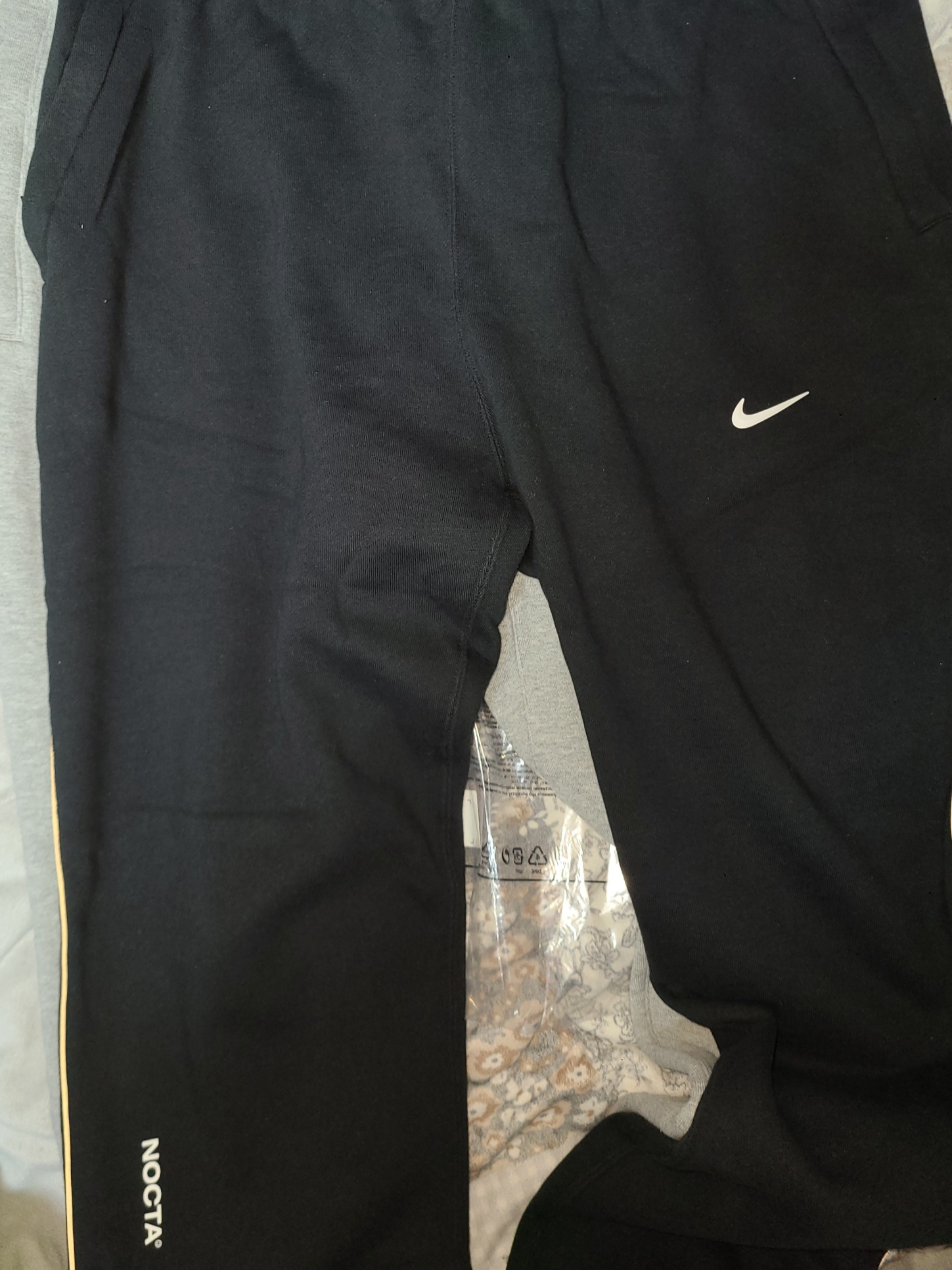 Nike x Drake Nocta Fleece Pants Black (FN7661-010) 착용 스타일 - 3