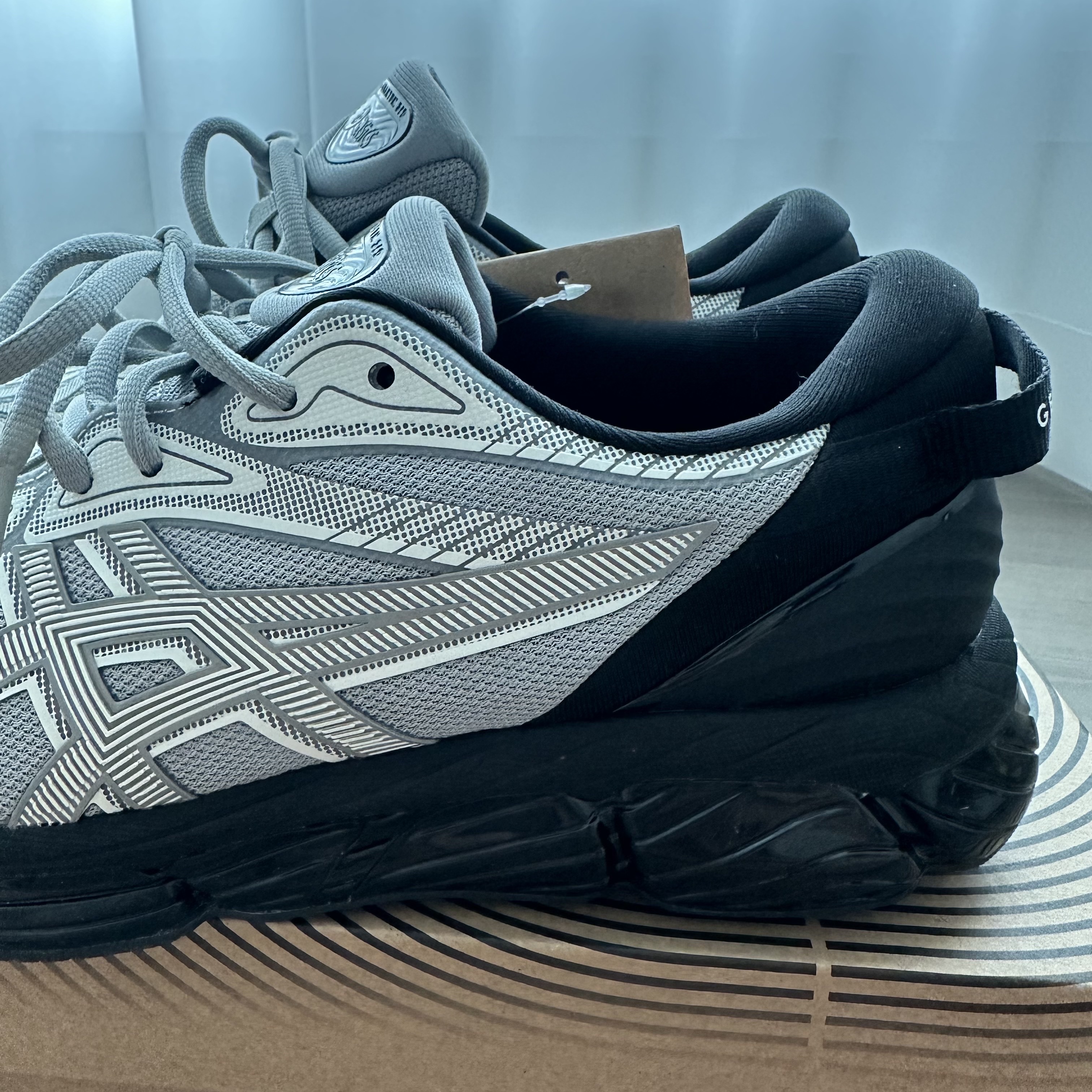 Asics x C.P. Company Gel-Quantum 360 VIII Cement Grey 착용 스타일 - 5
