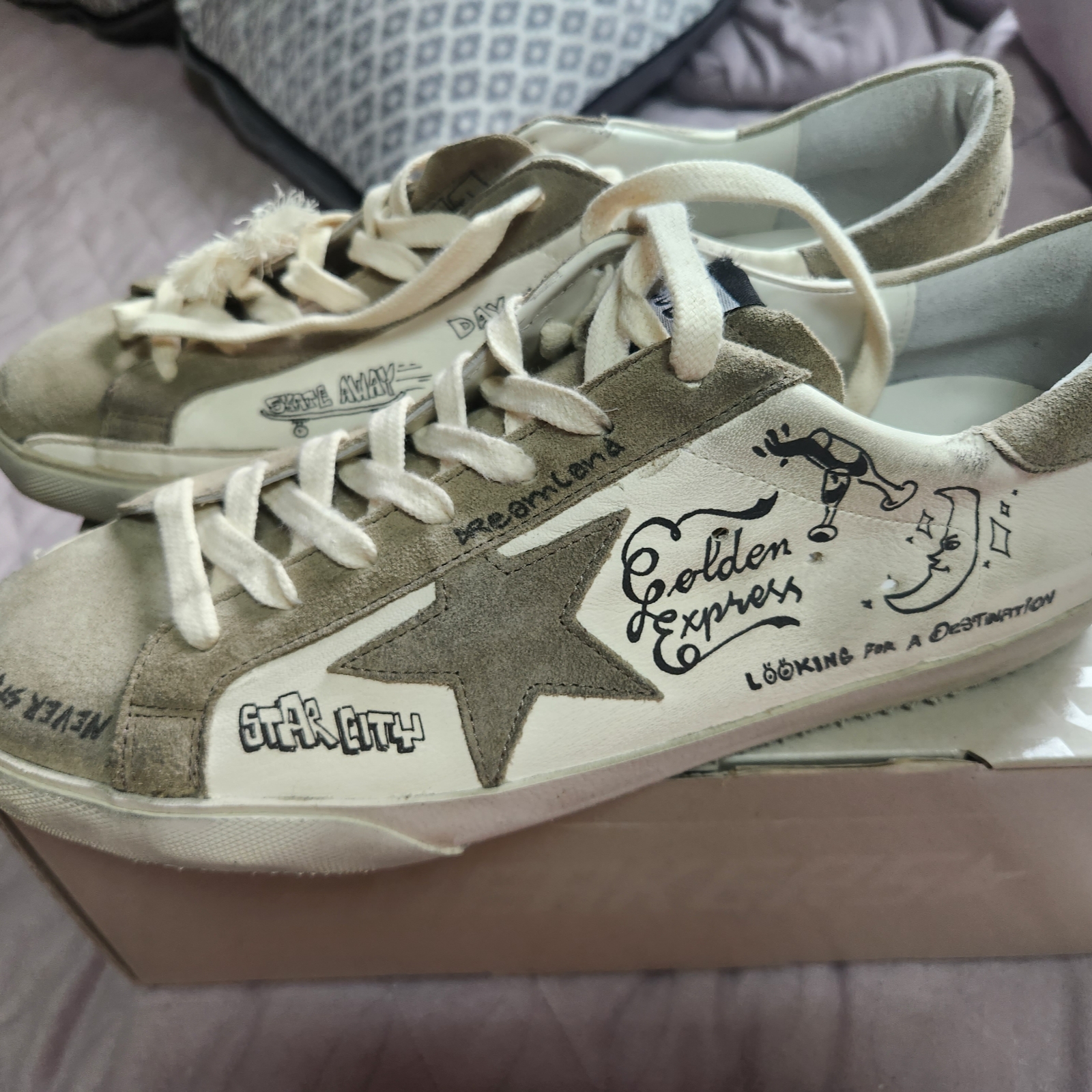 Golden Goose Nappa Leather Superstar Dove Gray Black Lettering Heel Tab Sneakers 착용 스타일 - 2