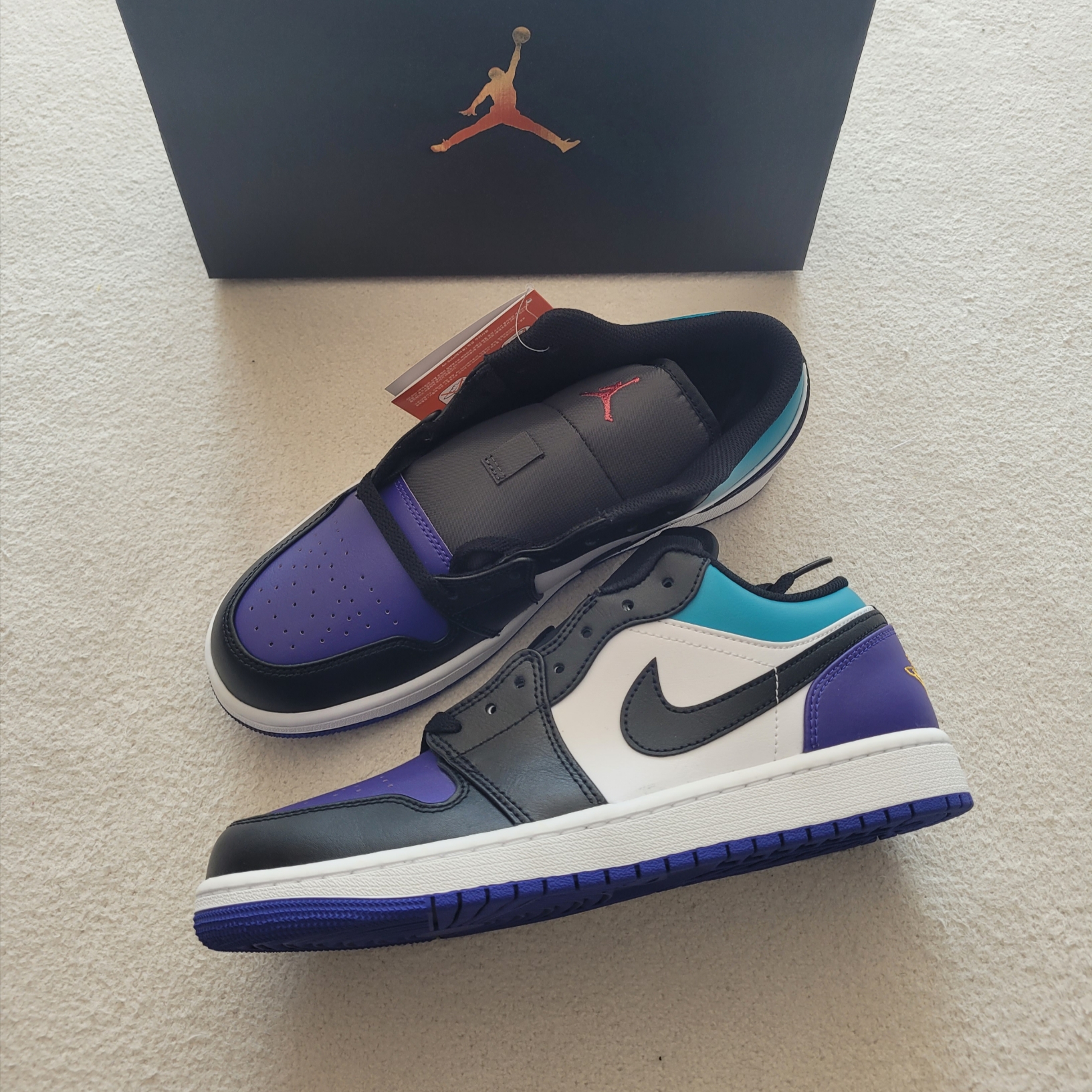 Jordan 1 Low Court Purple Tropical Twist 착용 스타일