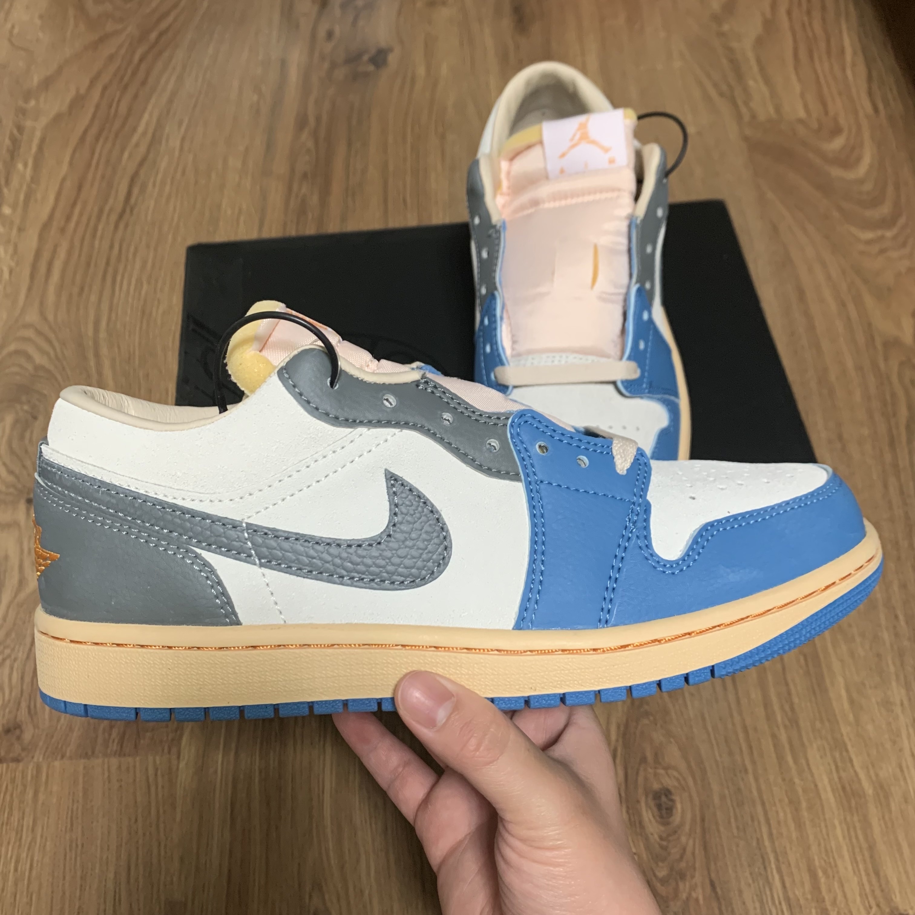 Jordan 1 Low SE Tokyo 96 착용 스타일 - 3
