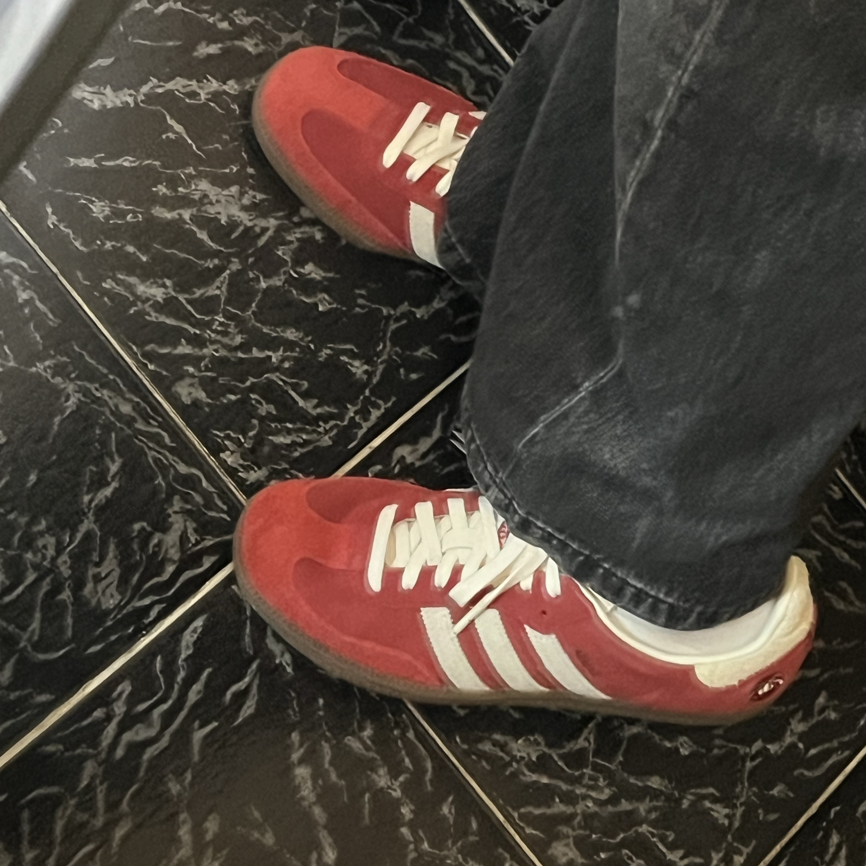 Adidas Samba OG Tal Better Scarlet Off White 착용 스타일