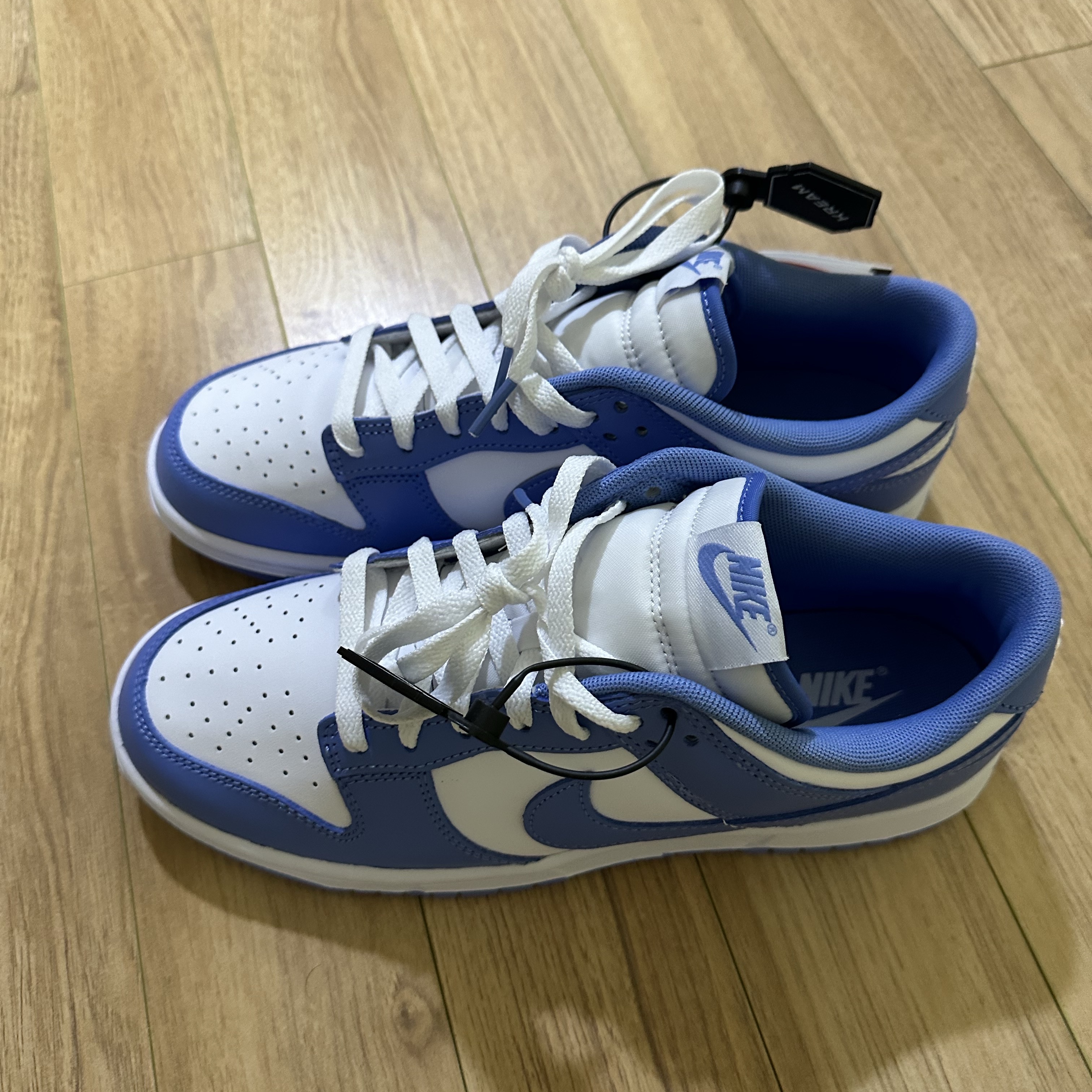 Nike Dunk Low Retro White Polar Blue 착용 스타일