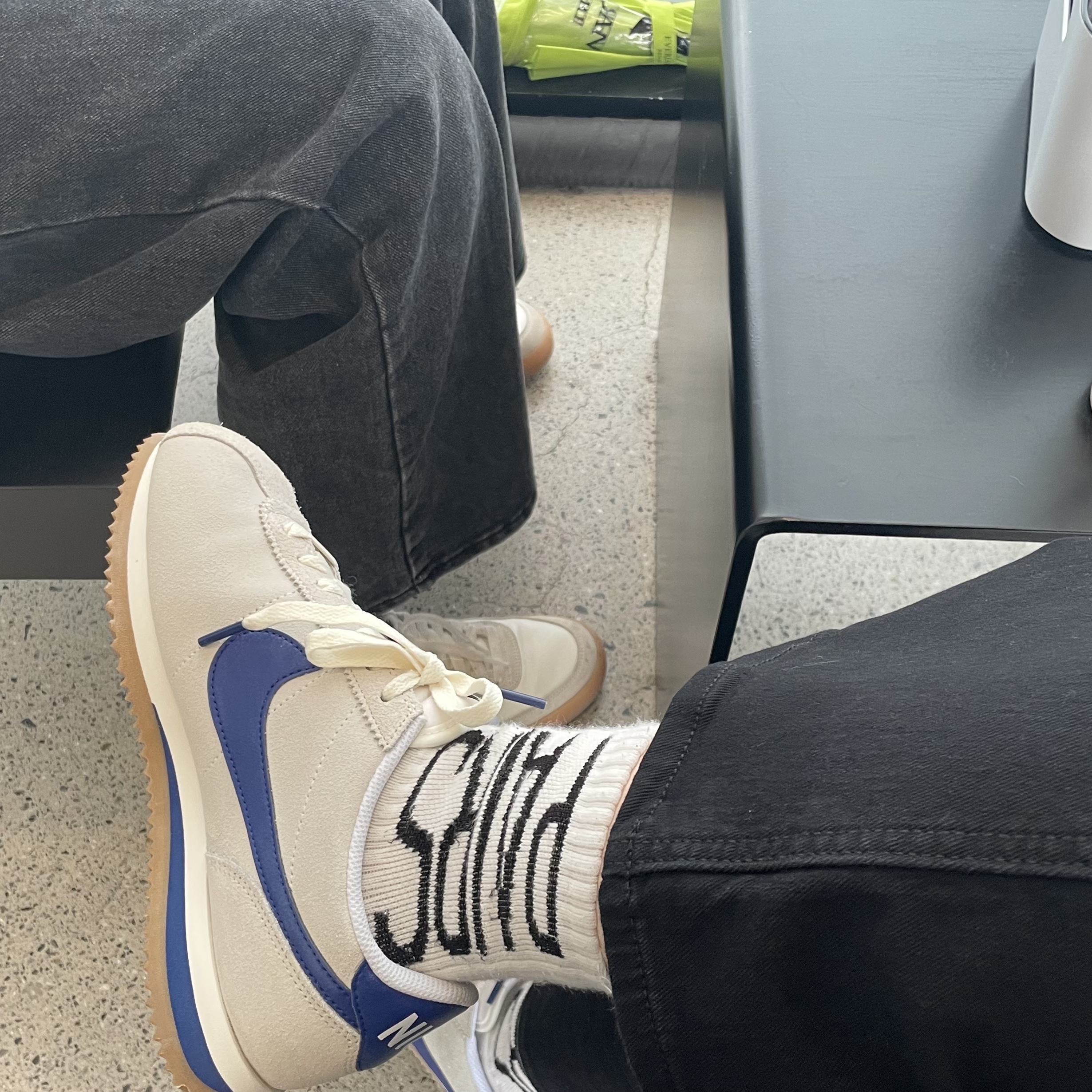 (W) Nike Cortez Athletic Department Pale Ivory Deep Royal Blue 착용 스타일 - 2
