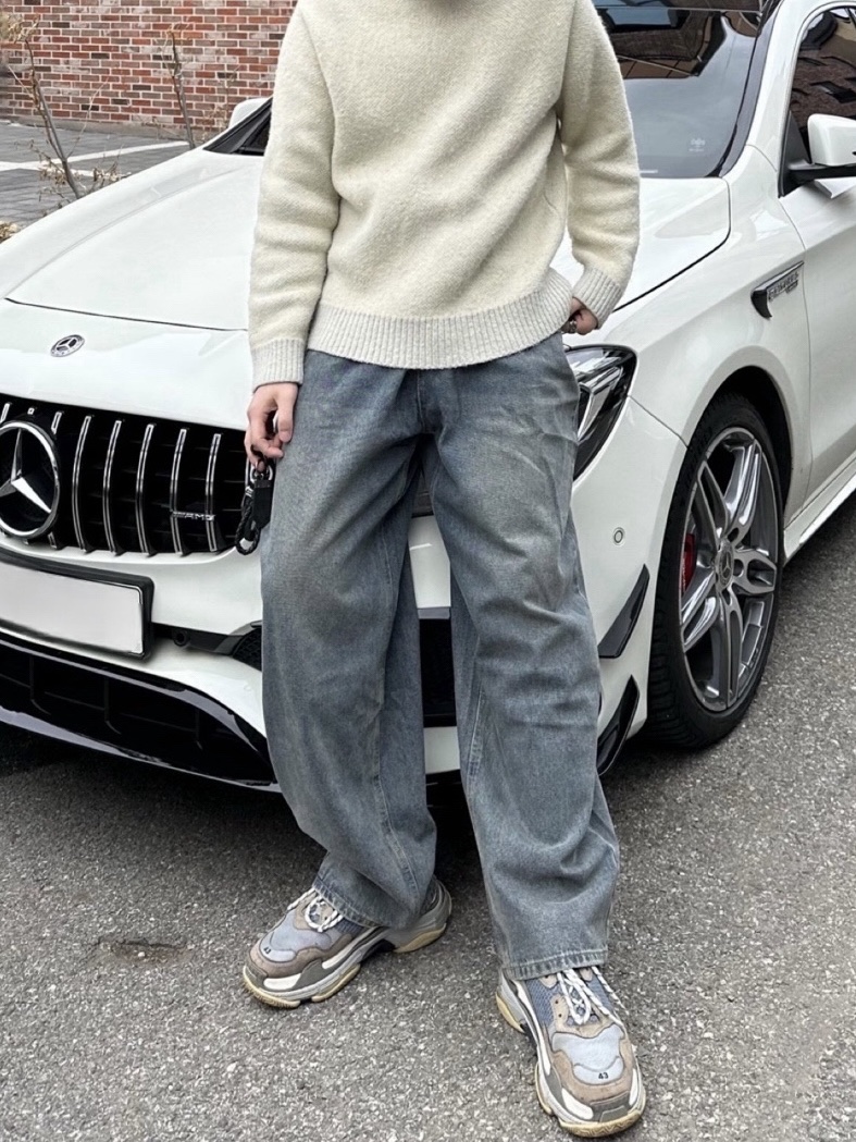 Balenciaga Triple S Grey 2018, Stussy 8 Ball Heavy Brushed Mohair Sweater Cream 착용 스타일 - 2