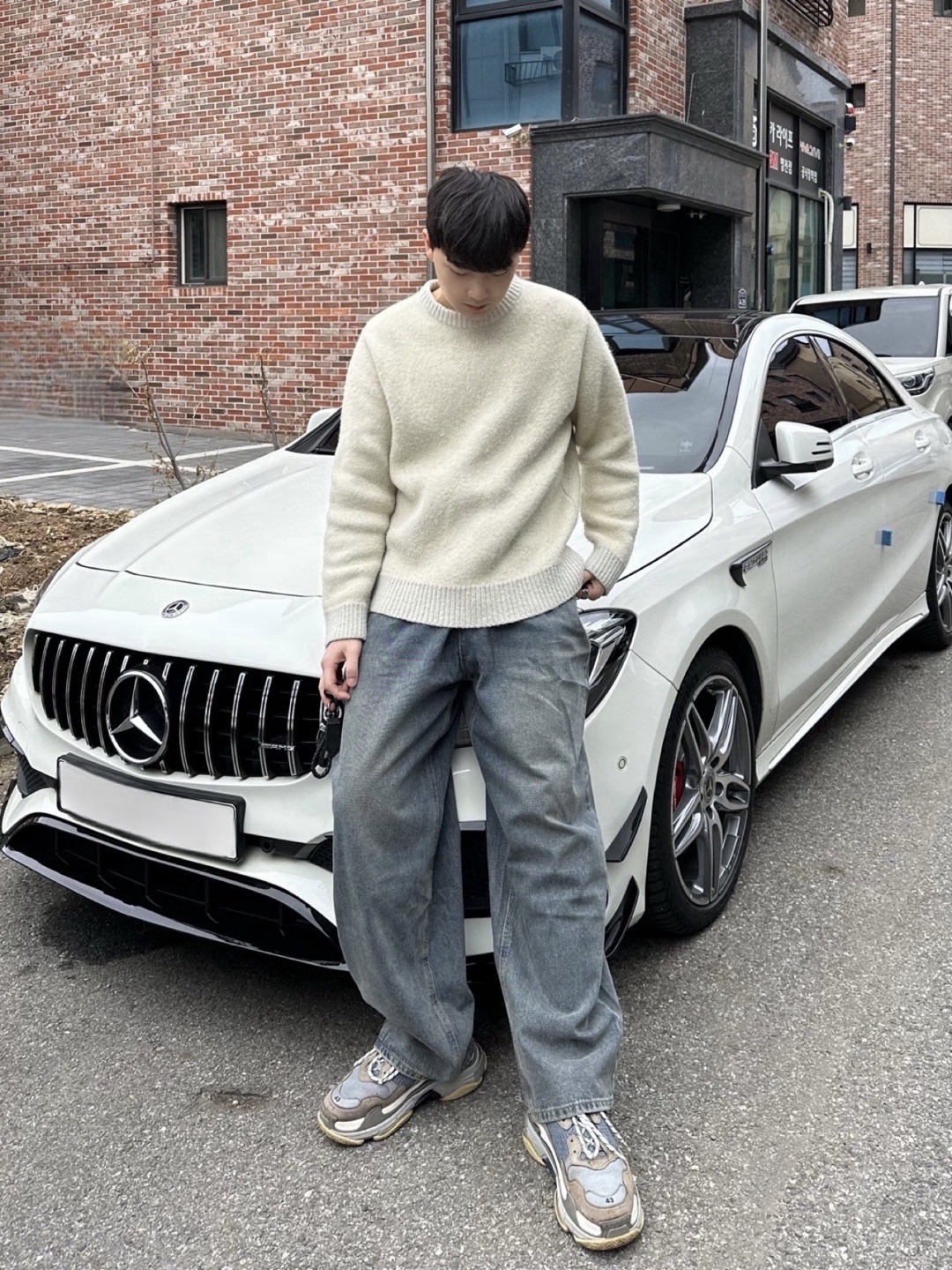 Balenciaga Triple S Grey 2018, Stussy 8 Ball Heavy Brushed Mohair Sweater Cream 착용 스타일 - 1