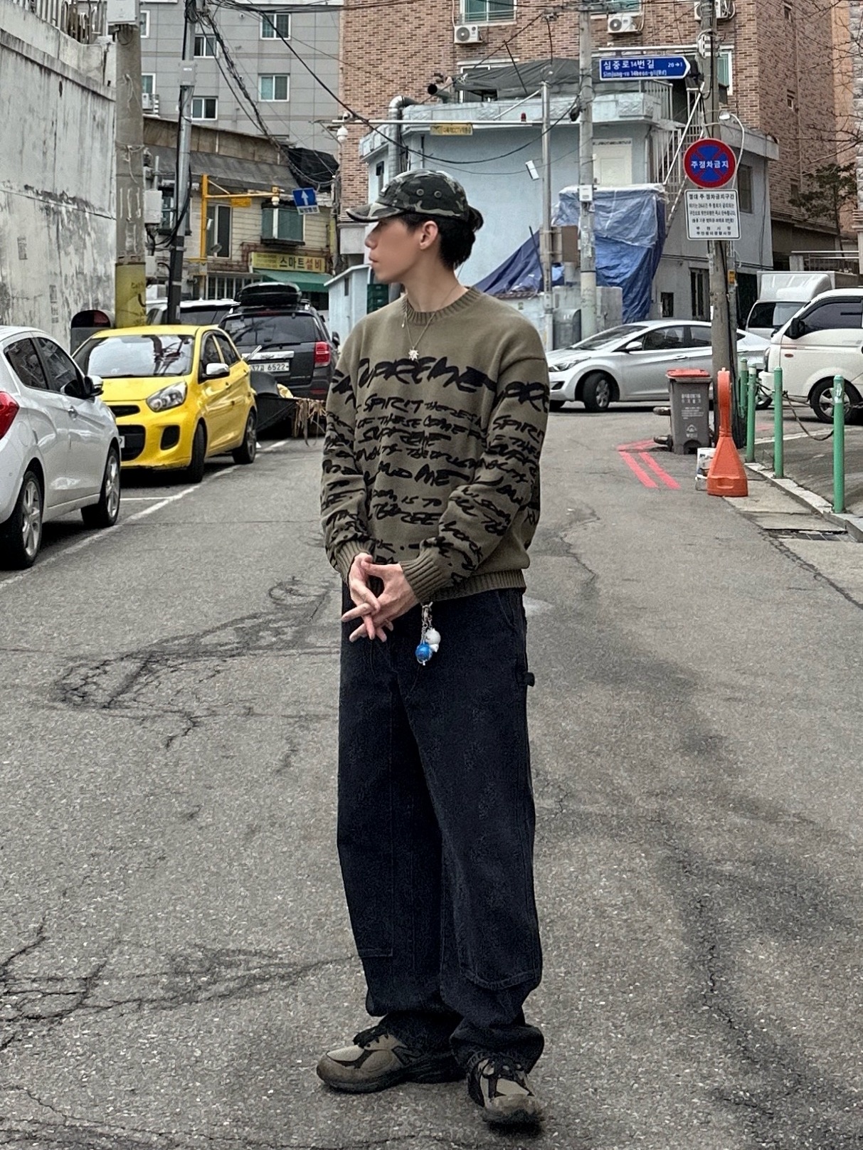 Supreme Futura Sweater Olive - 24SS, Supreme Military Camp Cap Olive Camo - 23SS 착용 스타일
