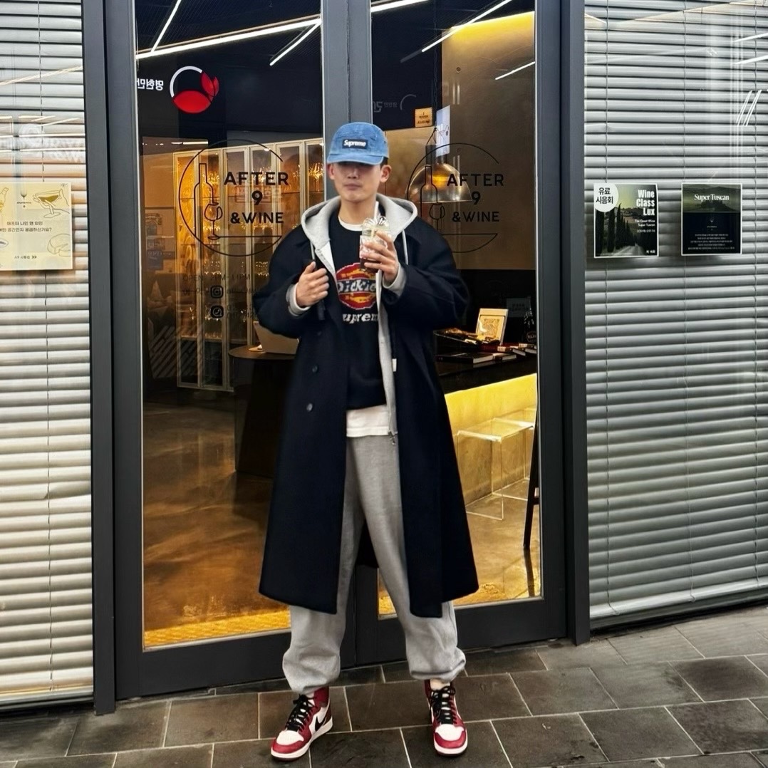 Supreme x Dickies Sweater Black - 22FW, Jordan 1 Retro High OG Chicago 2022 착용 스타일 - 2