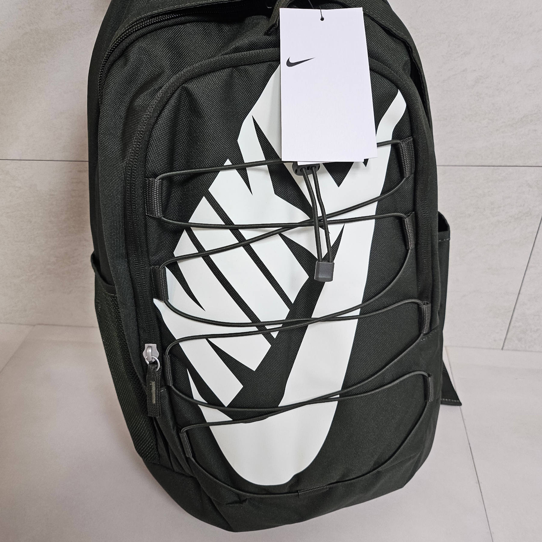 Nike Hayward 2.0 Backpack 26L Sequoia Barely Green 착용 스타일 - 1