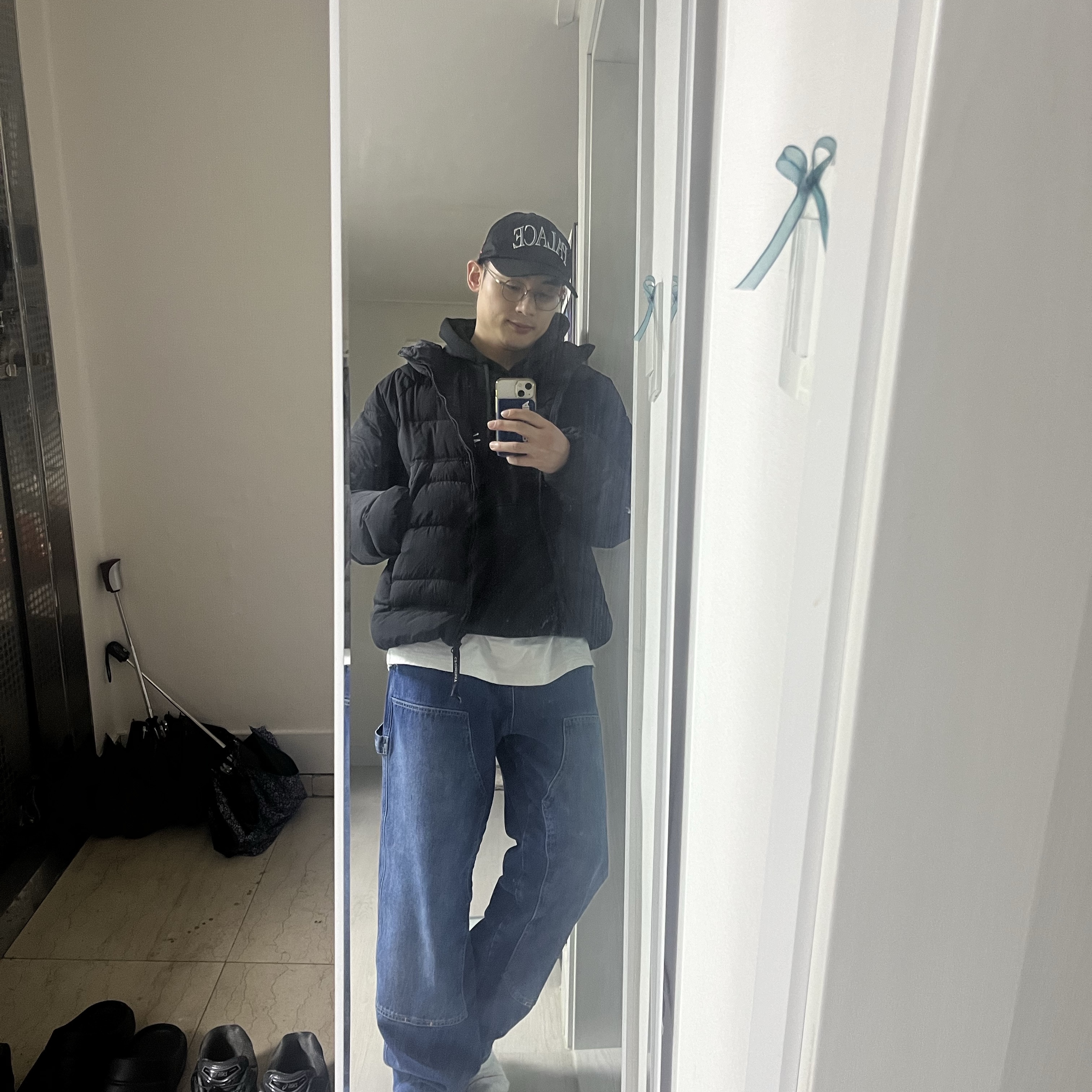 Palace Korea Cap Black - 24SS, C.P. Company Eco-Chrome R Hooded Down Goggle Jacket Black - 23FW 착용 스타일 - 1