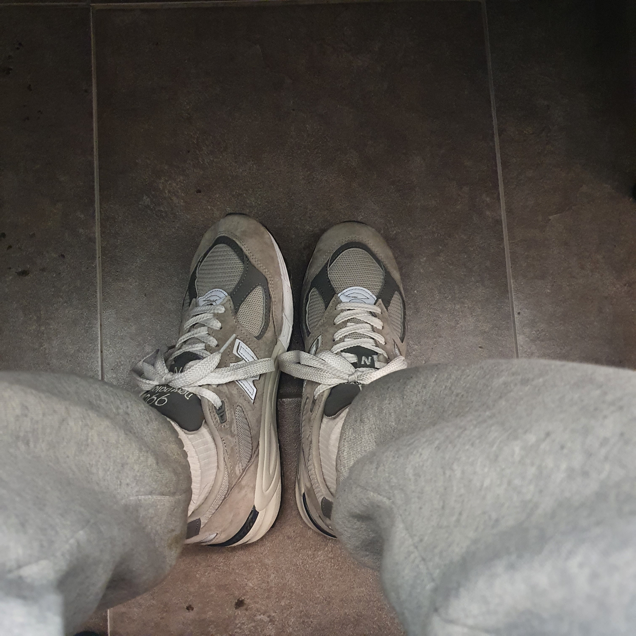 New Balance 990v2 Made in USA Grey 착용 스타일