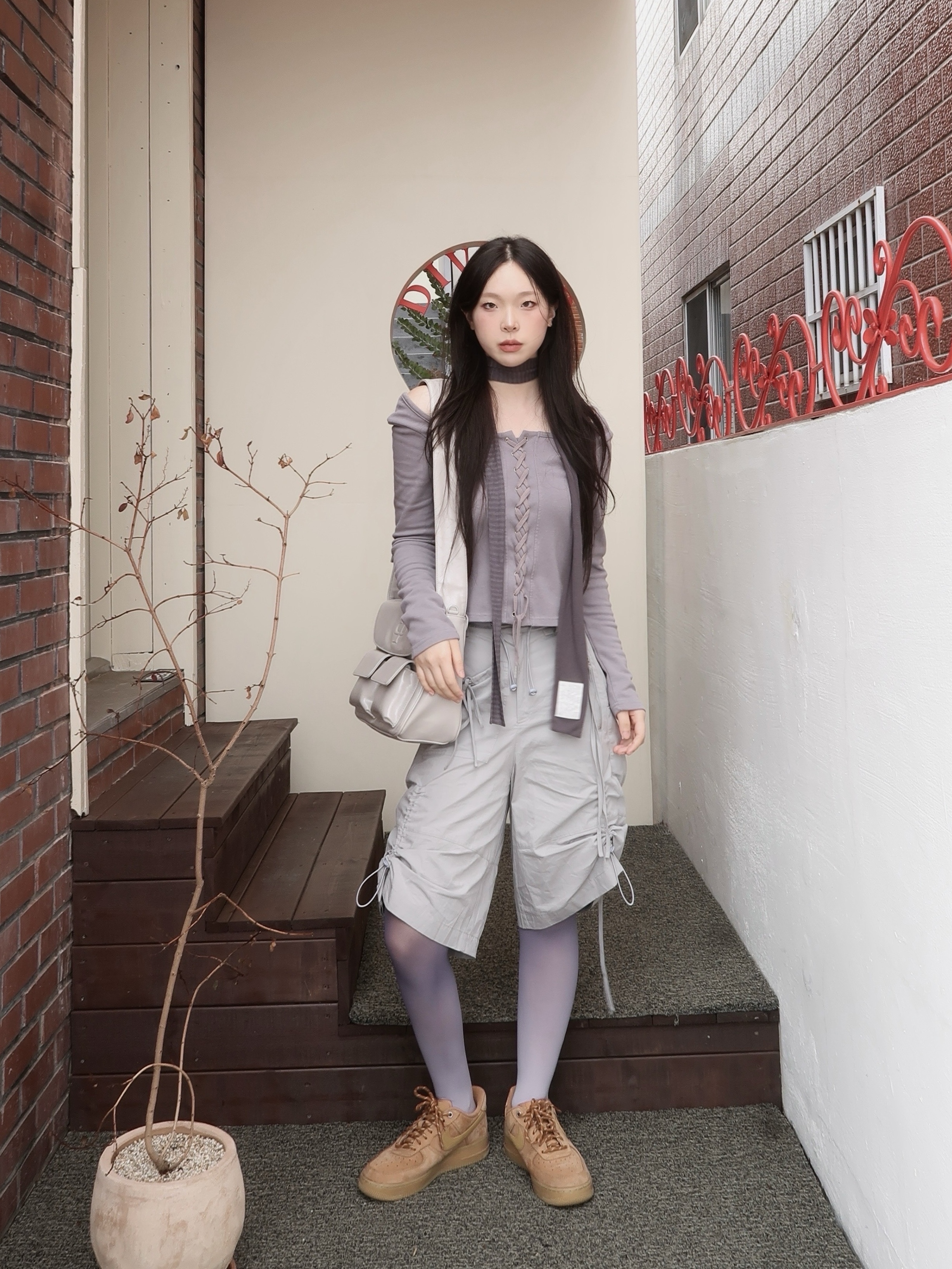 Nike Air Force 1 '07 WB Flax, Millo Women Jersey Stripe Scarf Charcoal Gray 착용 스타일 - 1
