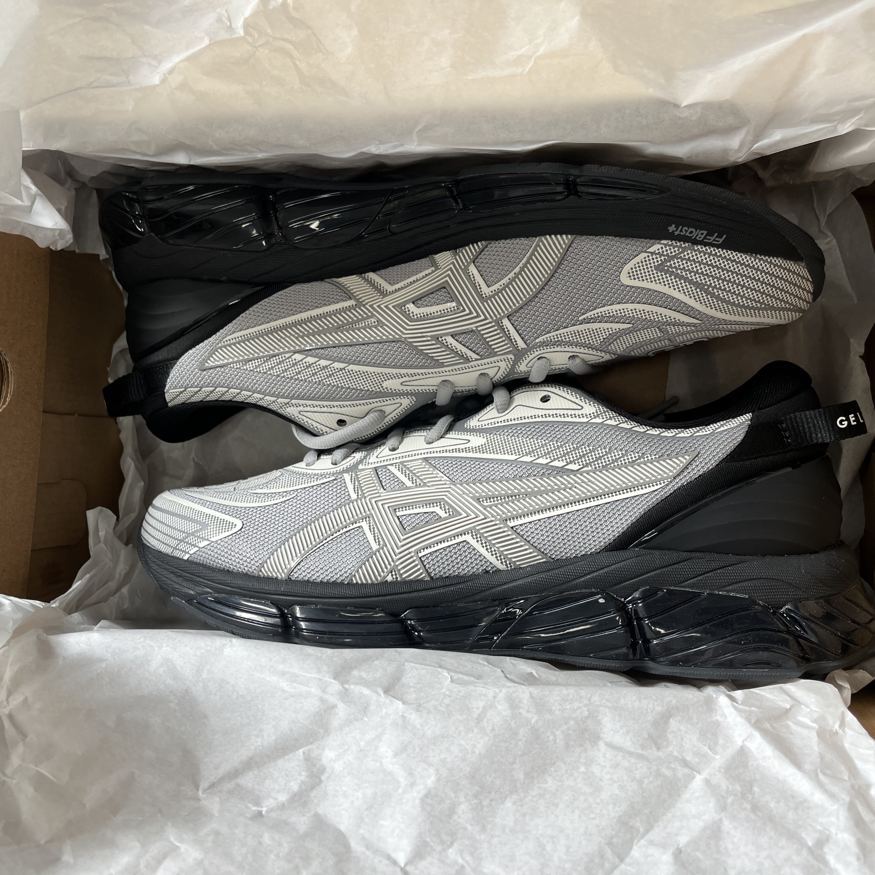 Asics x C.P. Company Gel-Quantum 360 VIII Cement Grey 착용 스타일 - 2
