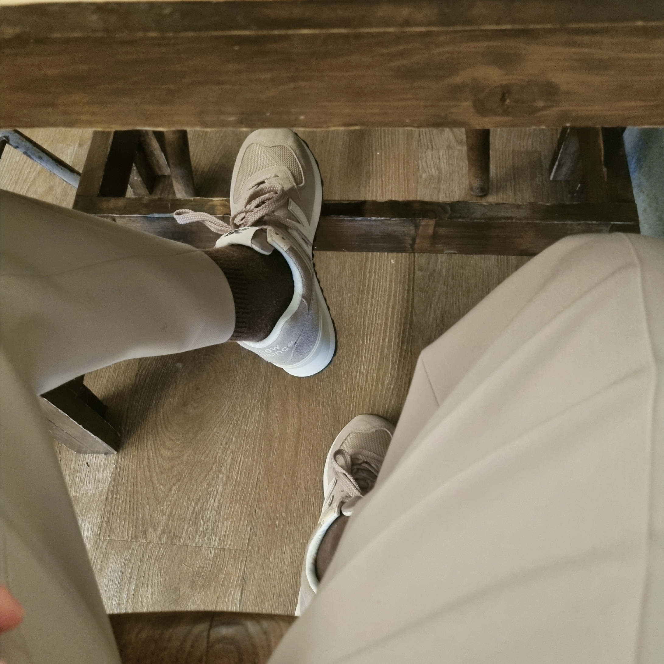 New Balance 574 Classics Reimagined Beige 착용 스타일