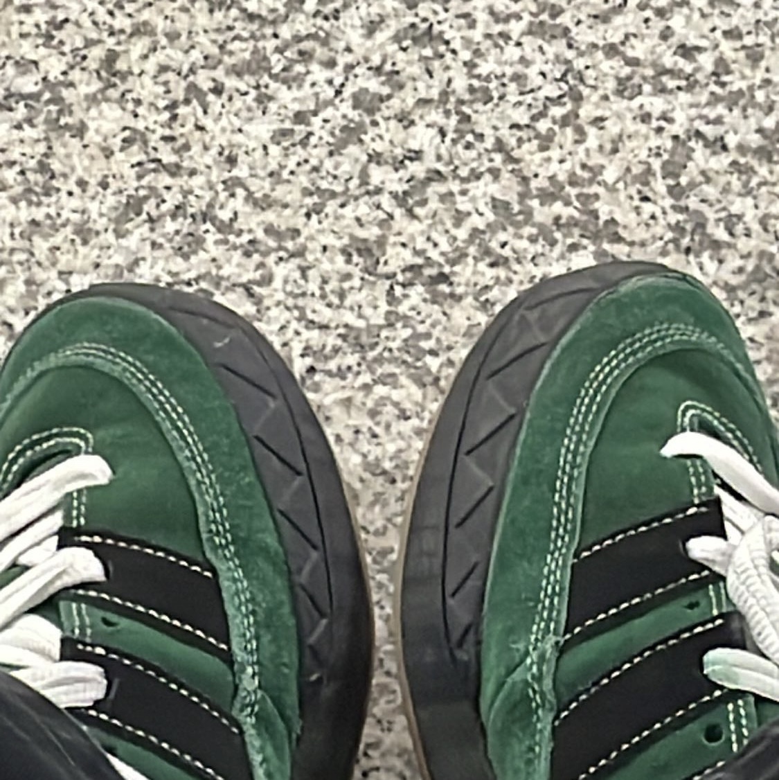Adidas x YNuK Adimatic Dark Green Core Black 착용 스타일