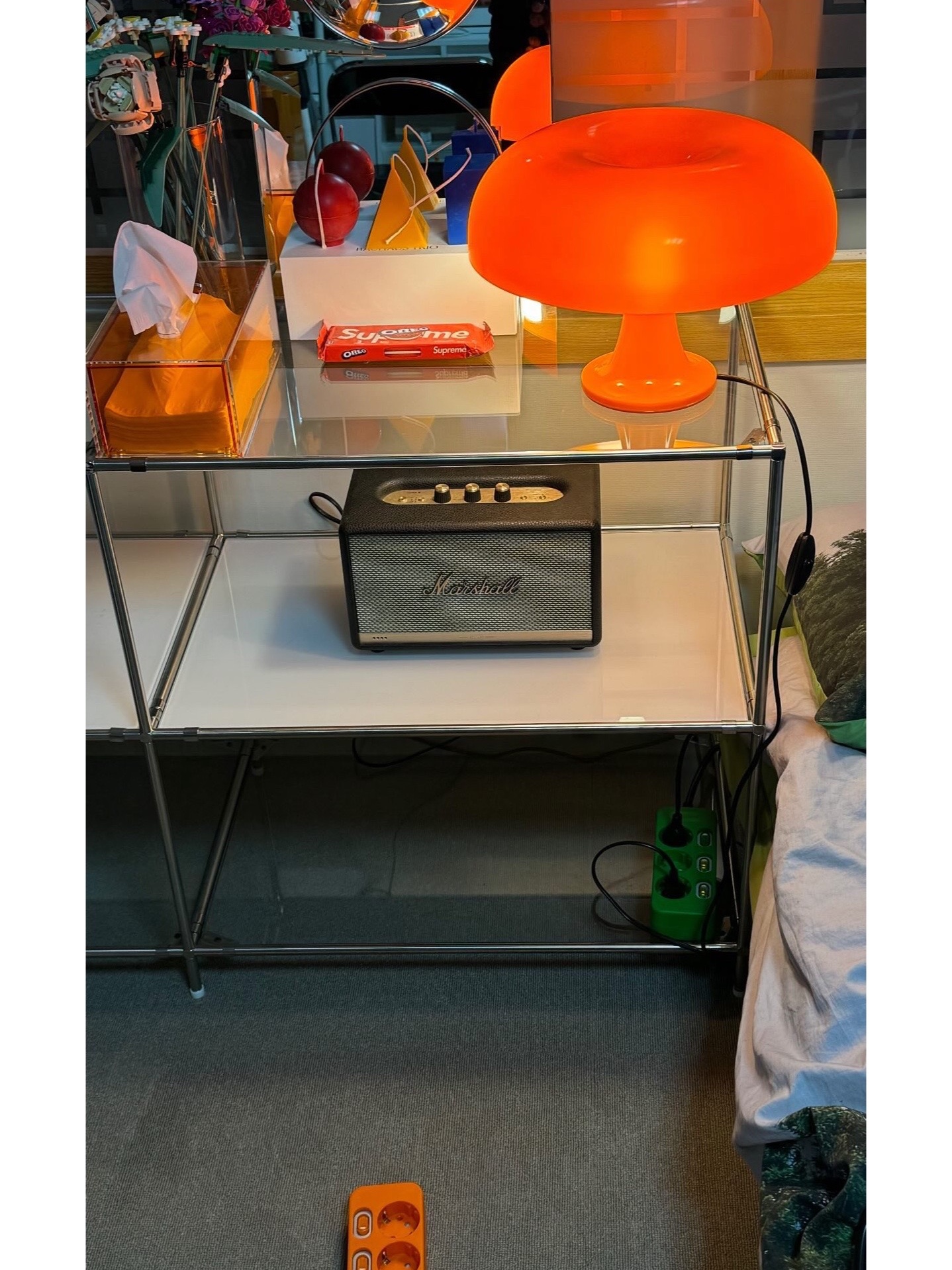 Artemide Nesso Orange, Lego Flower Bouquet 착용 스타일