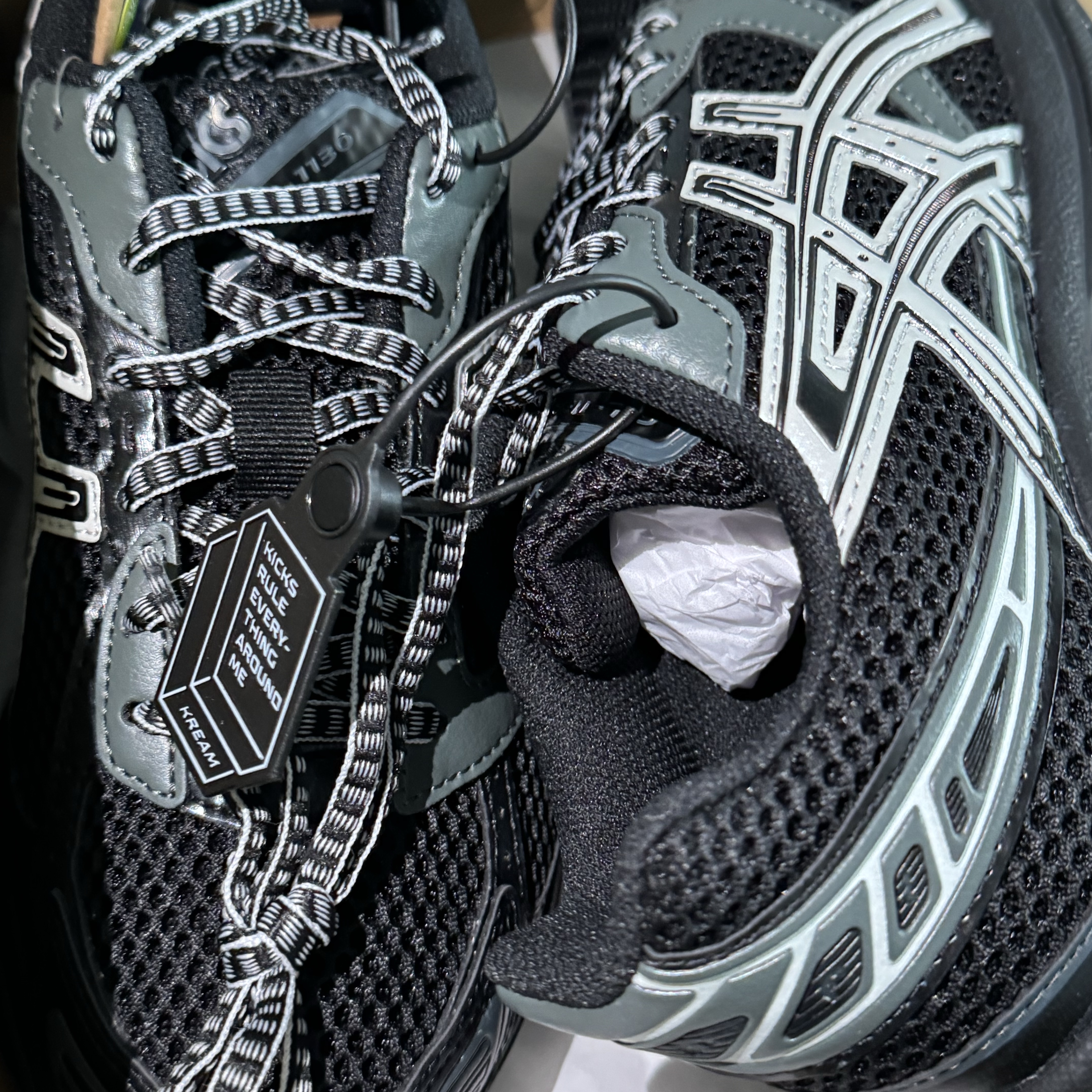 Asics Gel-1130 Black Glacier Grey - Folder Exclusive 착용 스타일