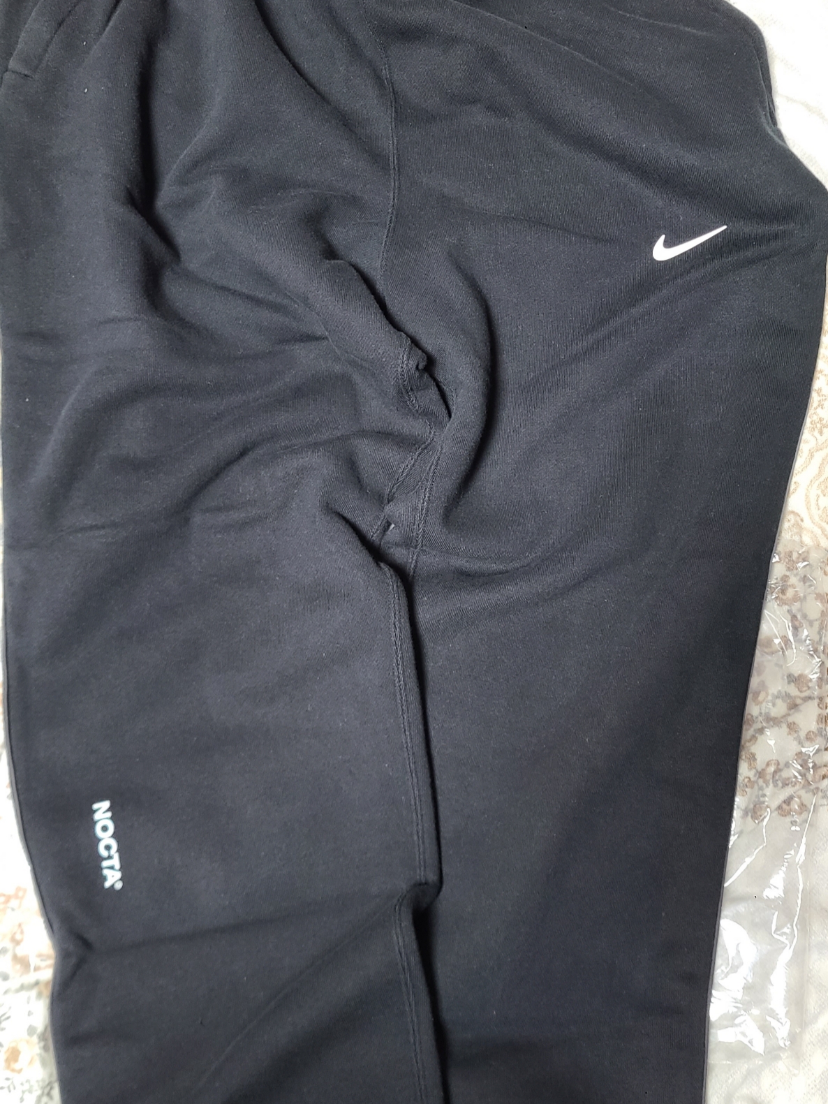 Nike x Drake Nocta Fleece Pants Black (FN7661-010) 착용 스타일 - 2