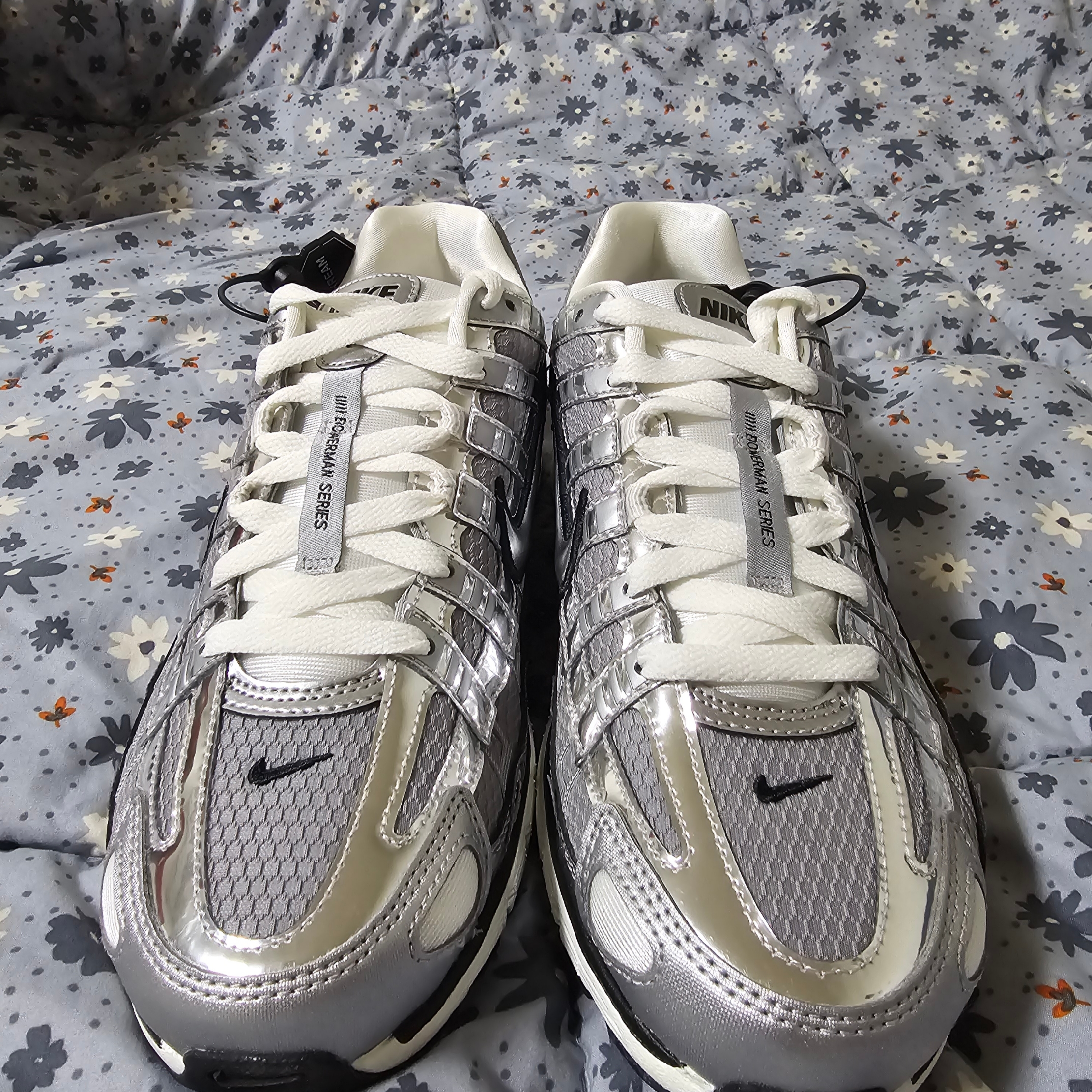 Nike P-6000 Metallic Silver 착용 스타일 - 1