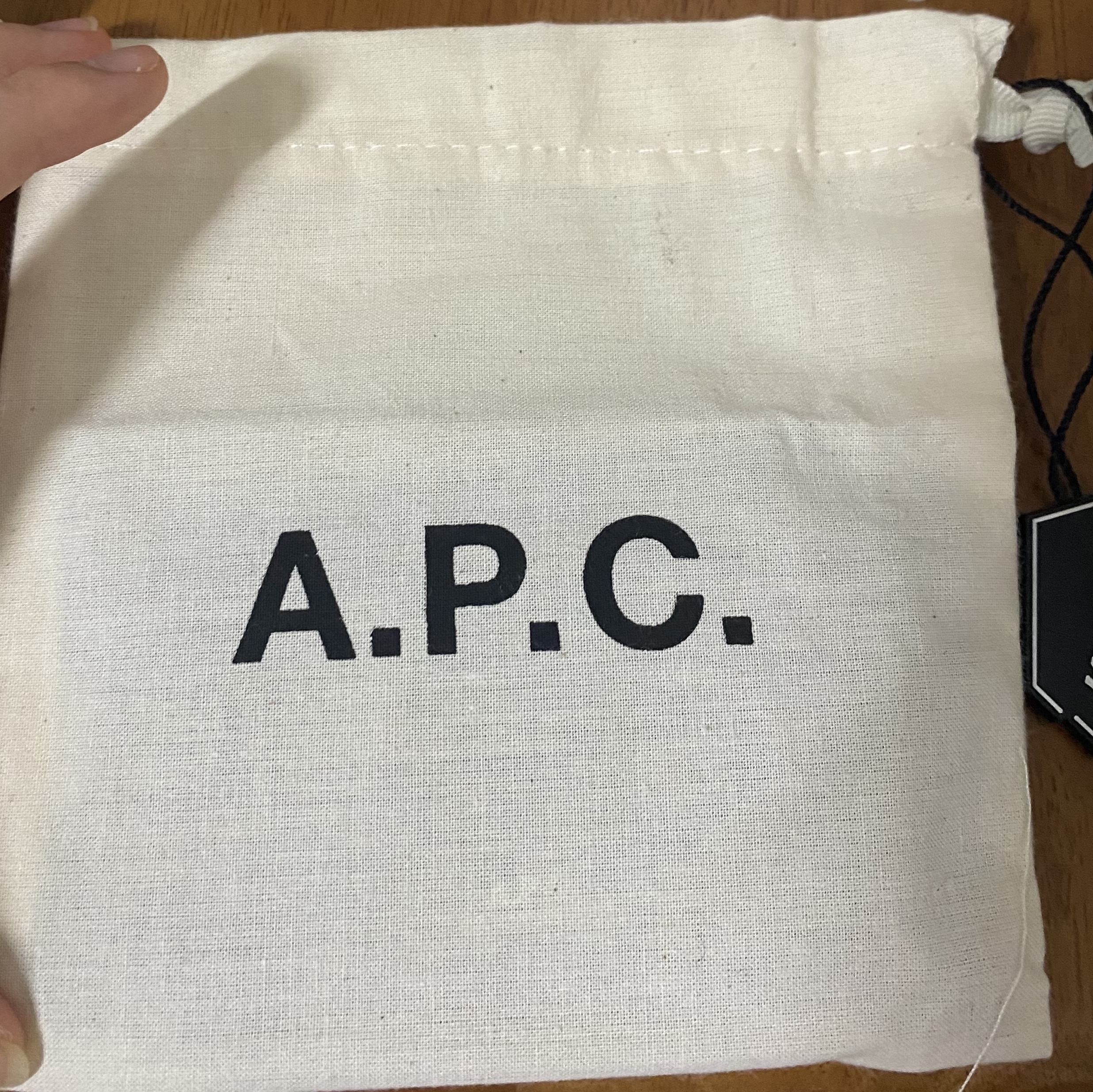 A.P.C. Andre Card Holder Black 착용 스타일