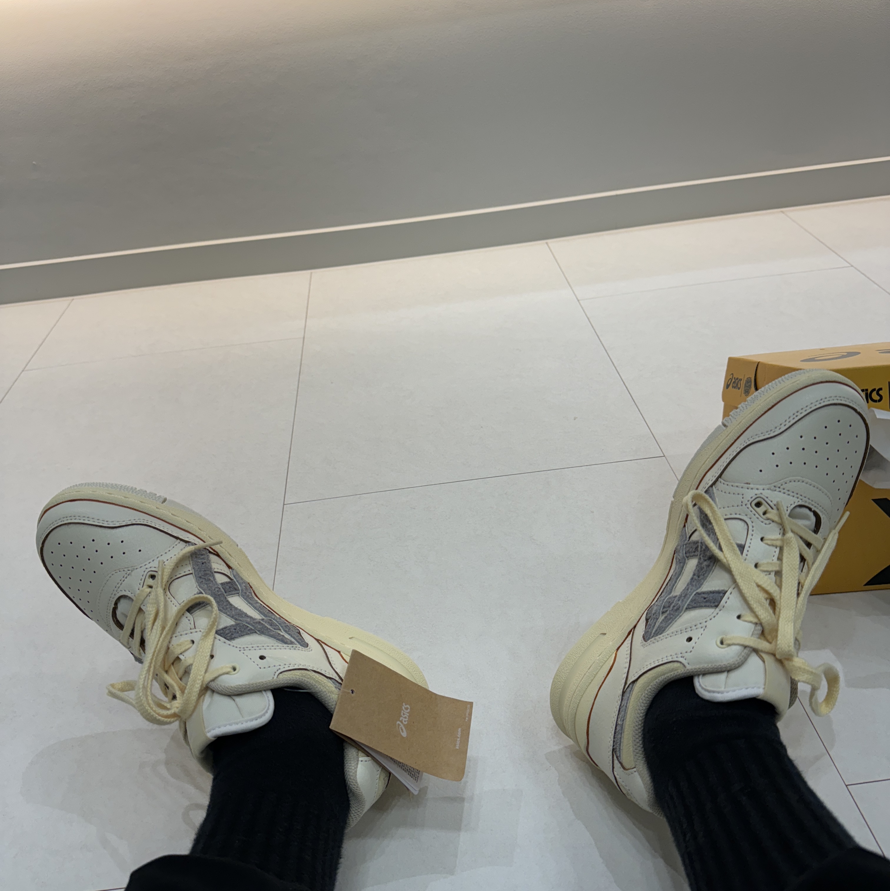 Asics × Foxtrot Uniform EX89 Whisper White Cool Grey 착용 스타일