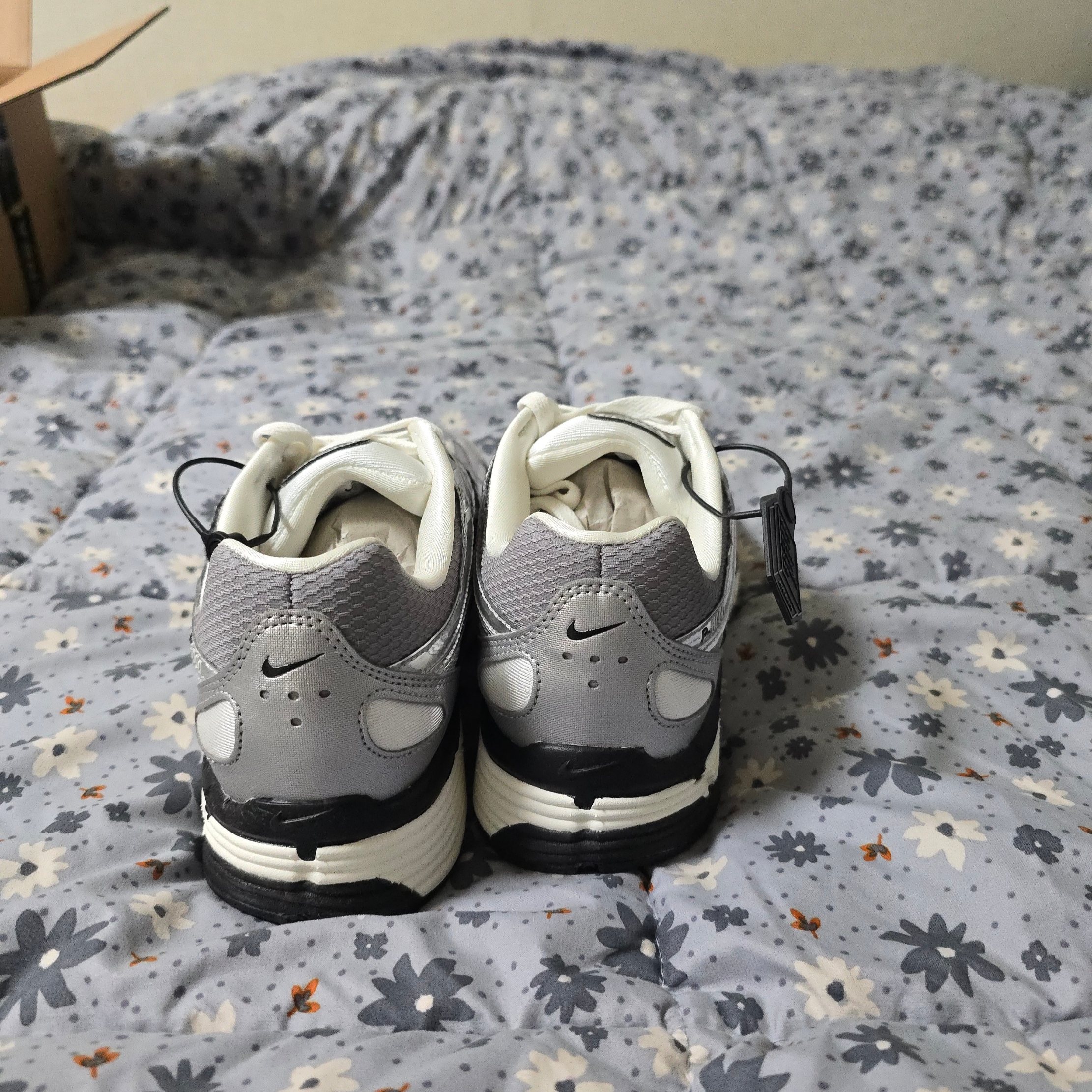 Nike P-6000 Metallic Silver 착용 스타일 - 3
