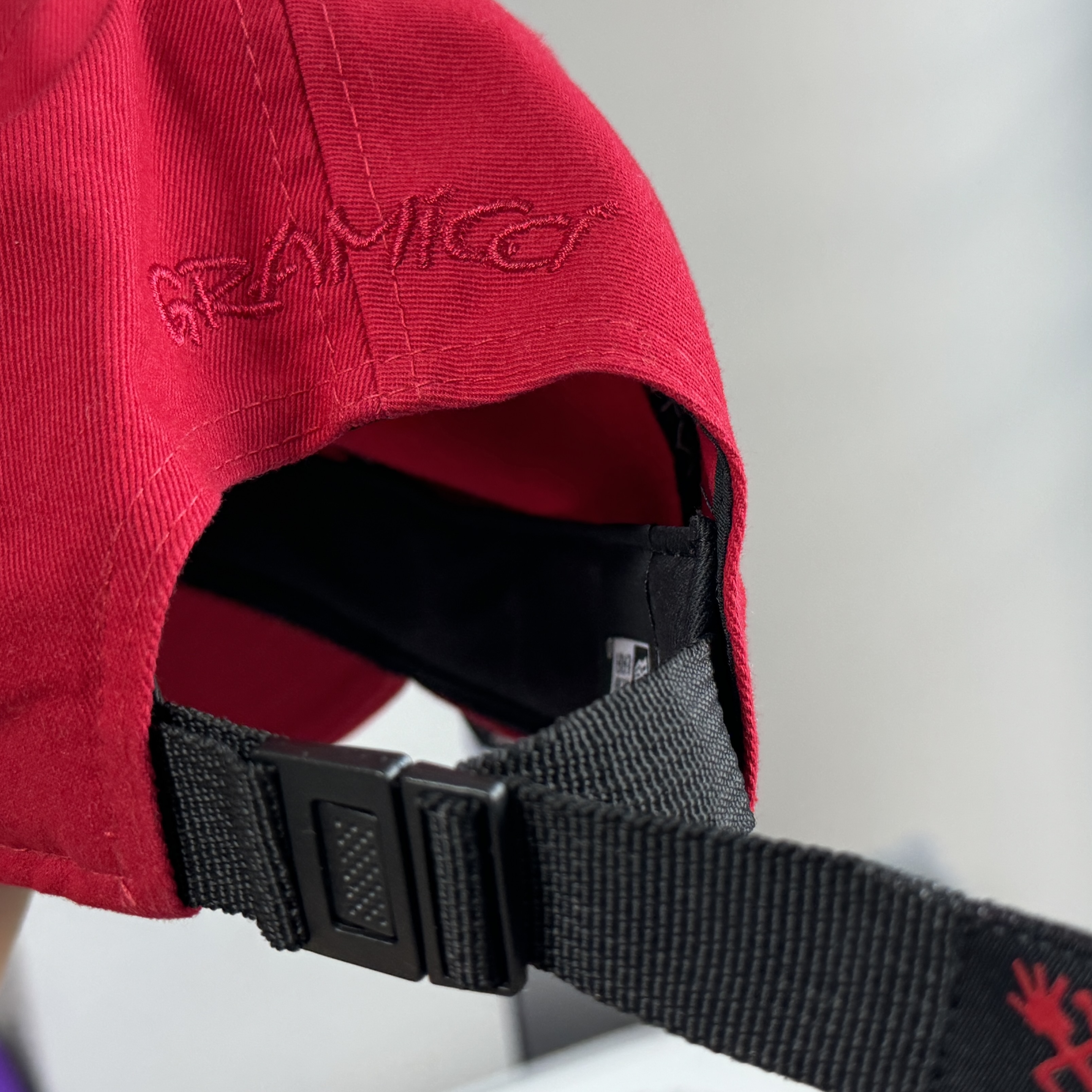 New Era x Gramicci Unstructure Ball Cap Scarlet 착용 스타일