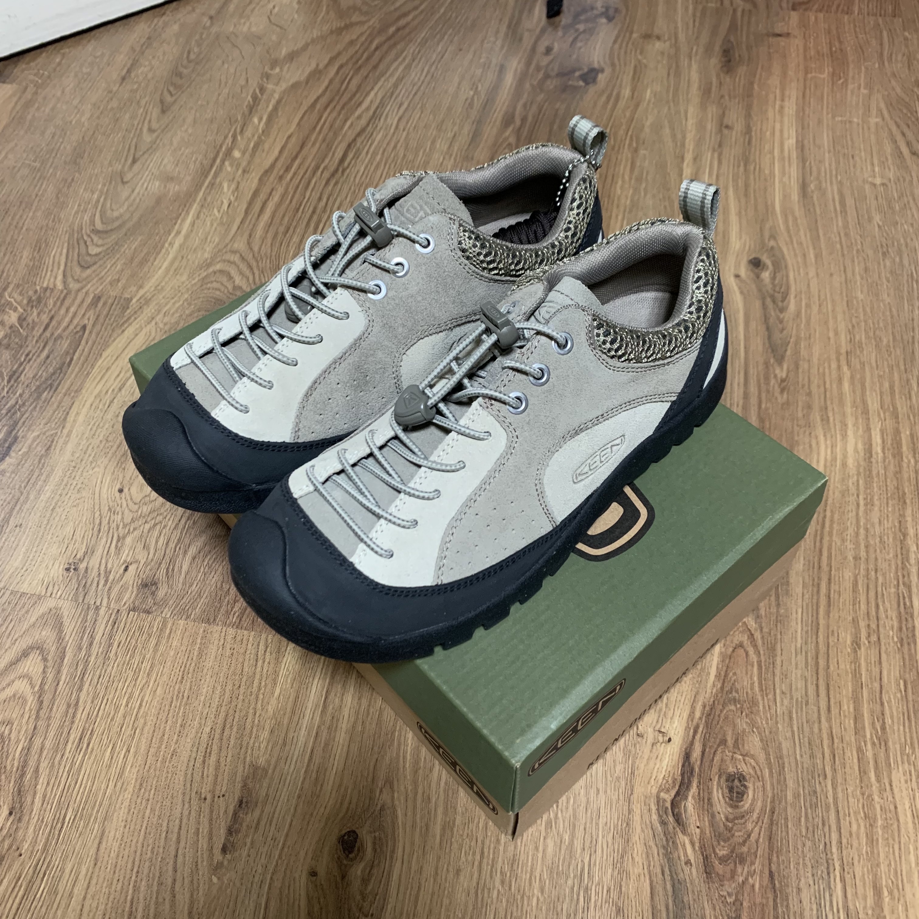 Keen x Hiking Patrol Jasper Rocks SP Sneakers Cuban Beige 착용 스타일 - 1