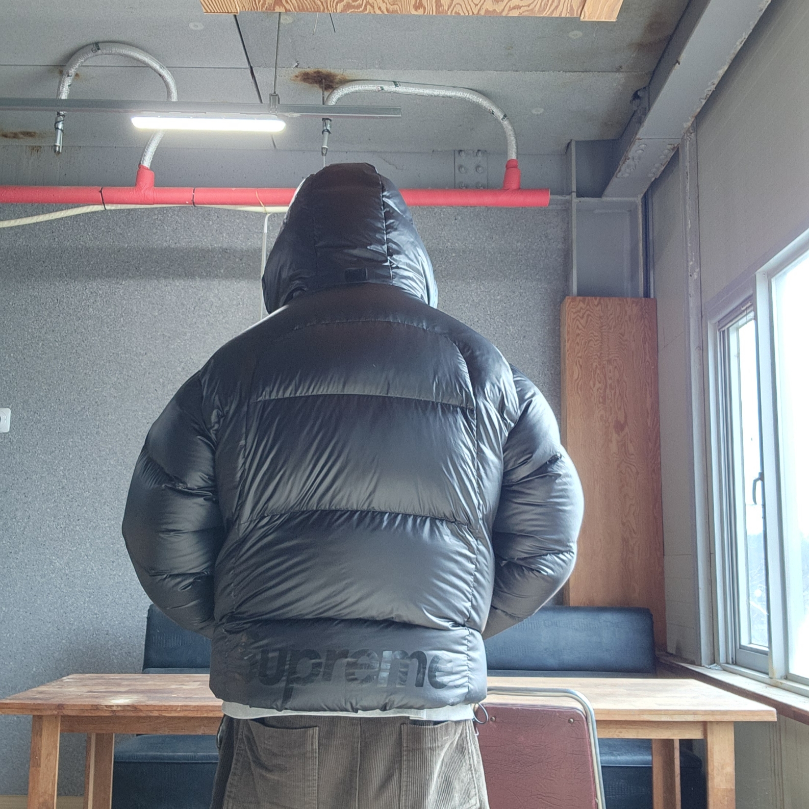 Supreme Featherweight Down Puffer Jacket Black - 23FW 착용 스타일 - 1
