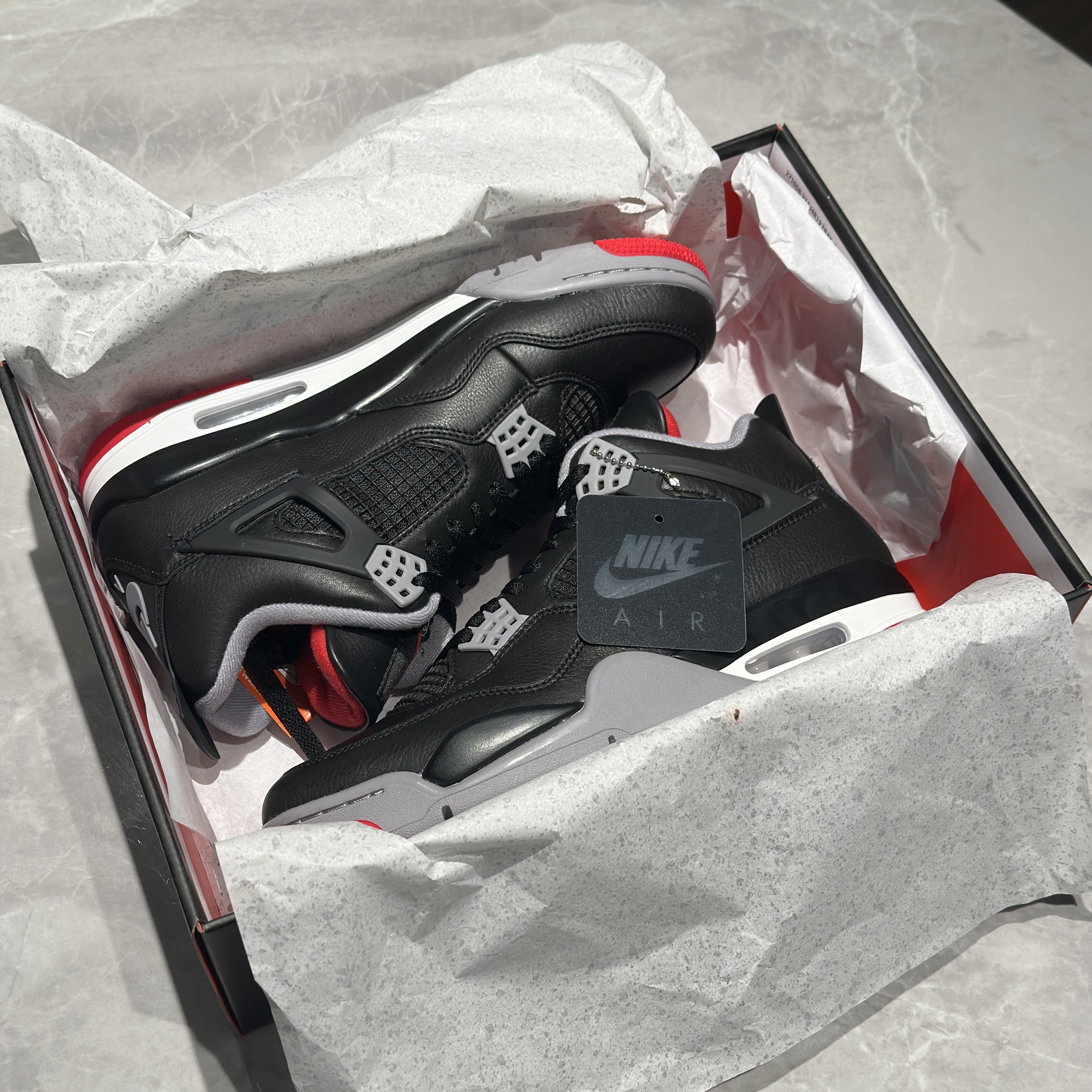 Jordan 4 Retro Bred Reimagined, Jordan 3 Retro White Cement Reimagined 착용 스타일 - 1