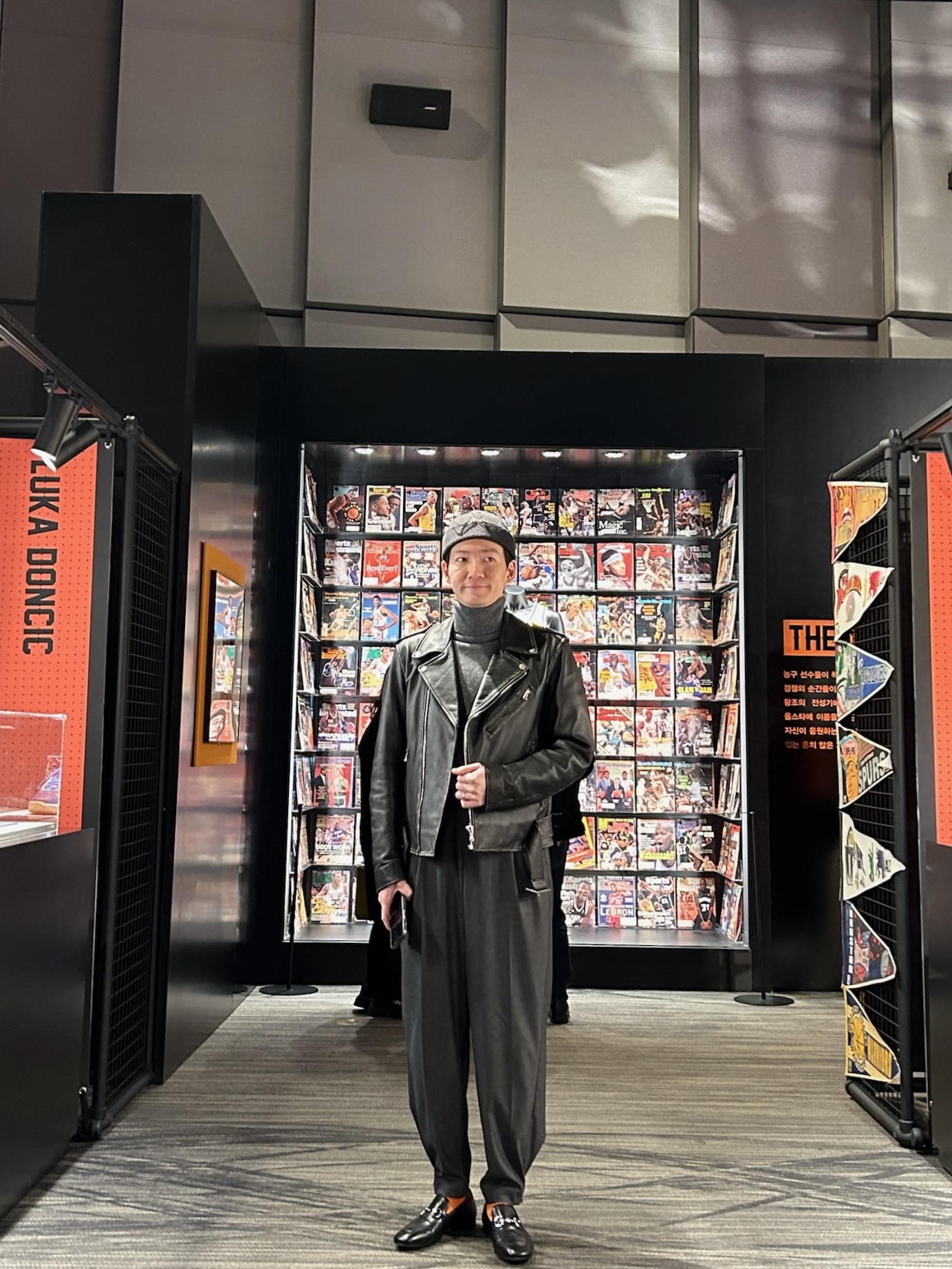 Gucci Horsebit Leather Loafers Black 착용 스타일 - 4