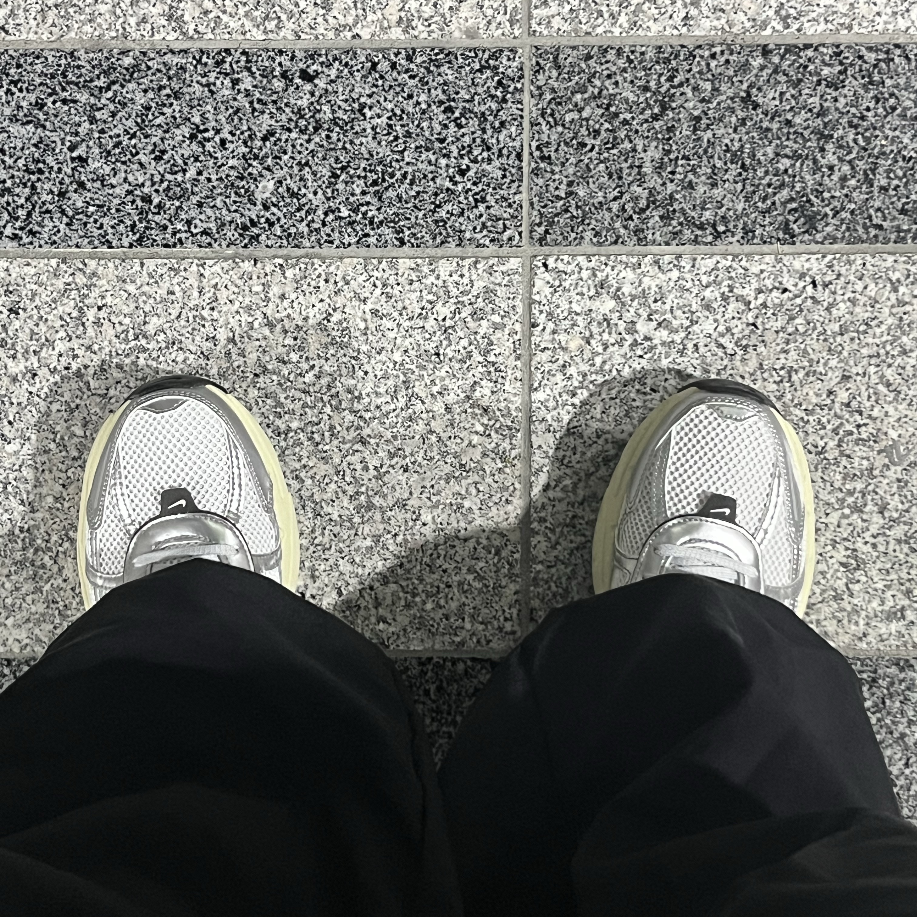 Nike V2K Run Summit White Metallic Silver 착용 스타일