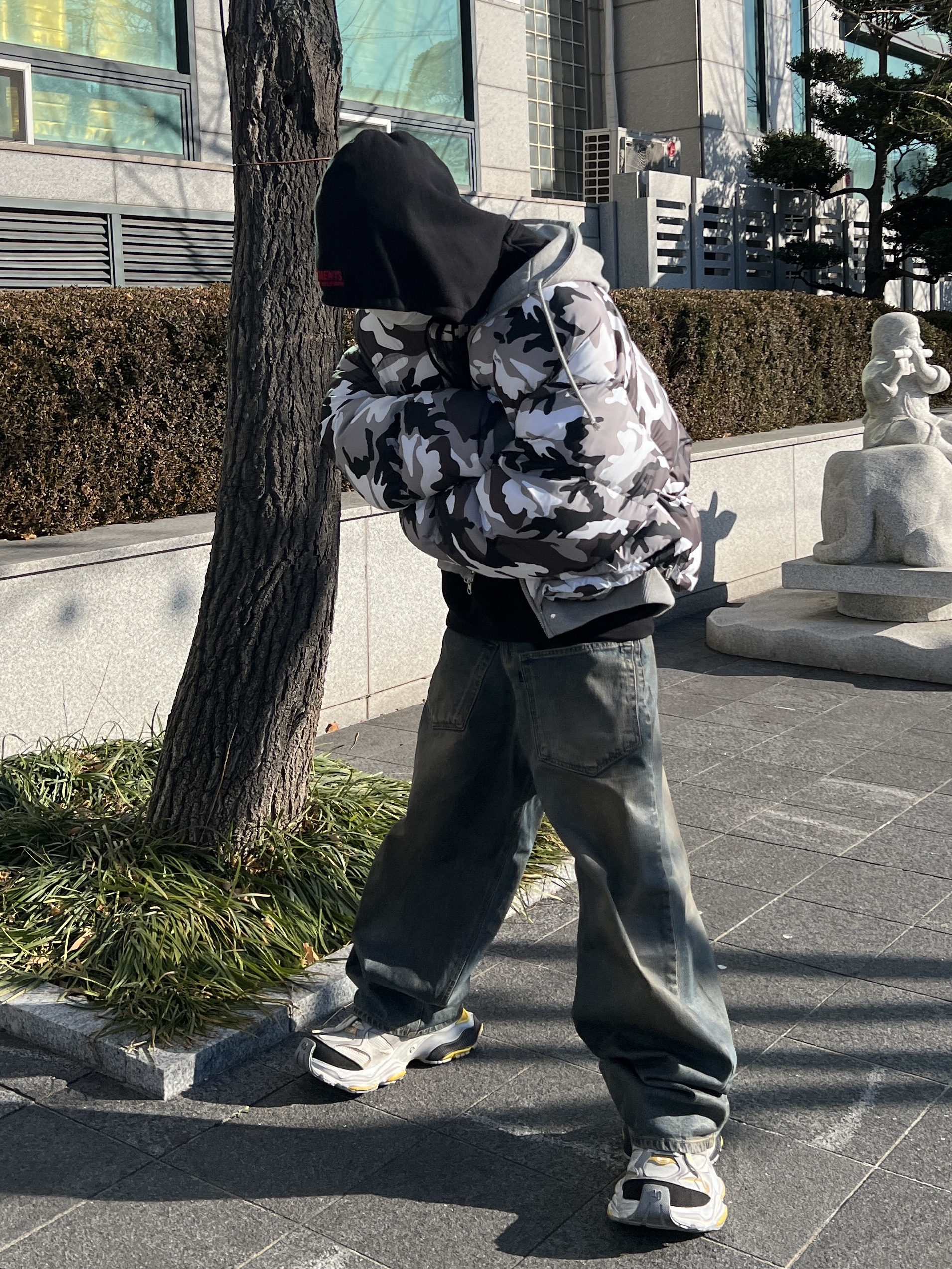 Balenciaga Cargo Sneakers Grey Black Yellow, Project G/R Reversible Hooded Puffer Jacket Grey 착용 스타일