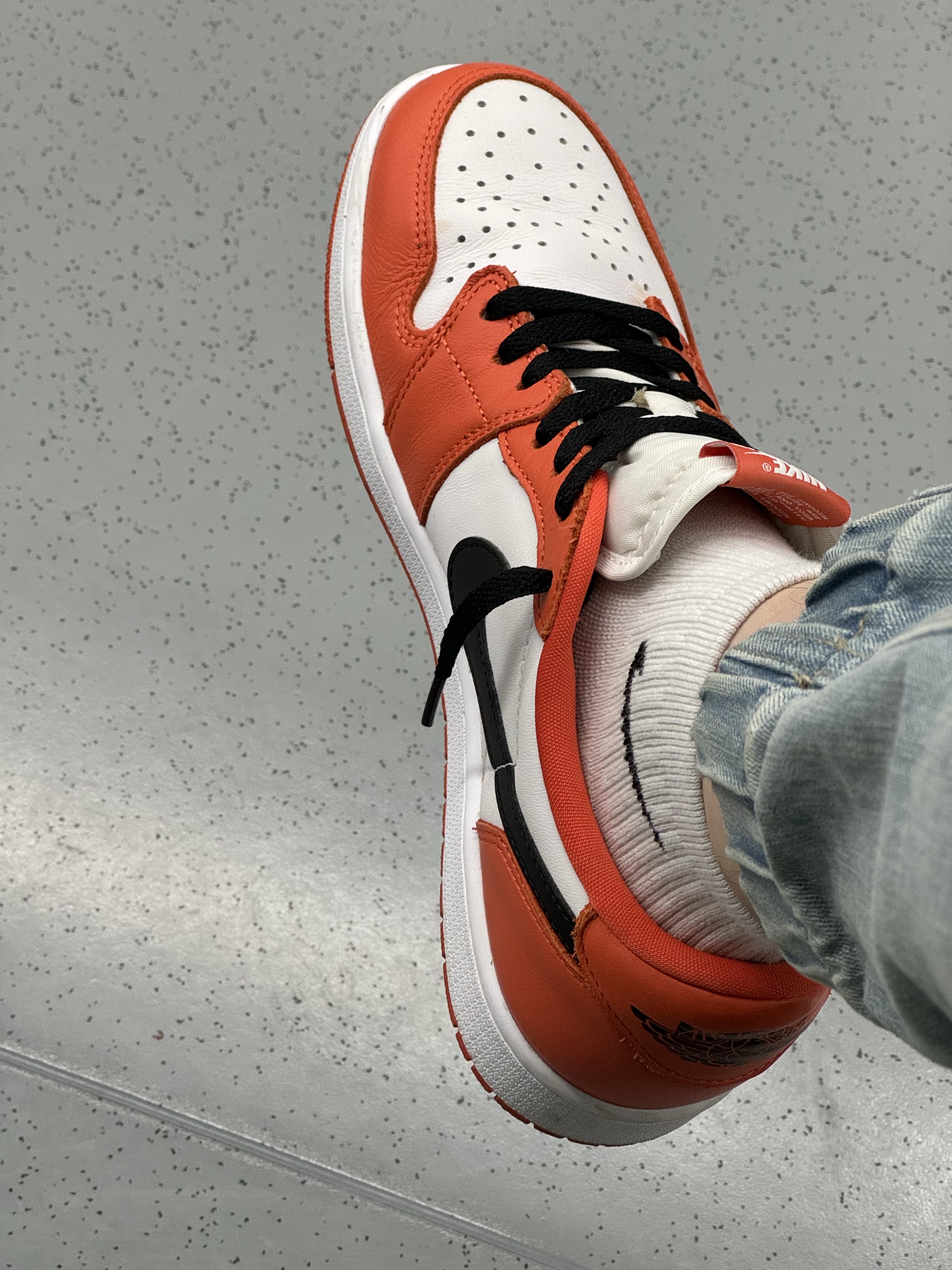 Jordan 1 Low OG Starfish 착용 스타일